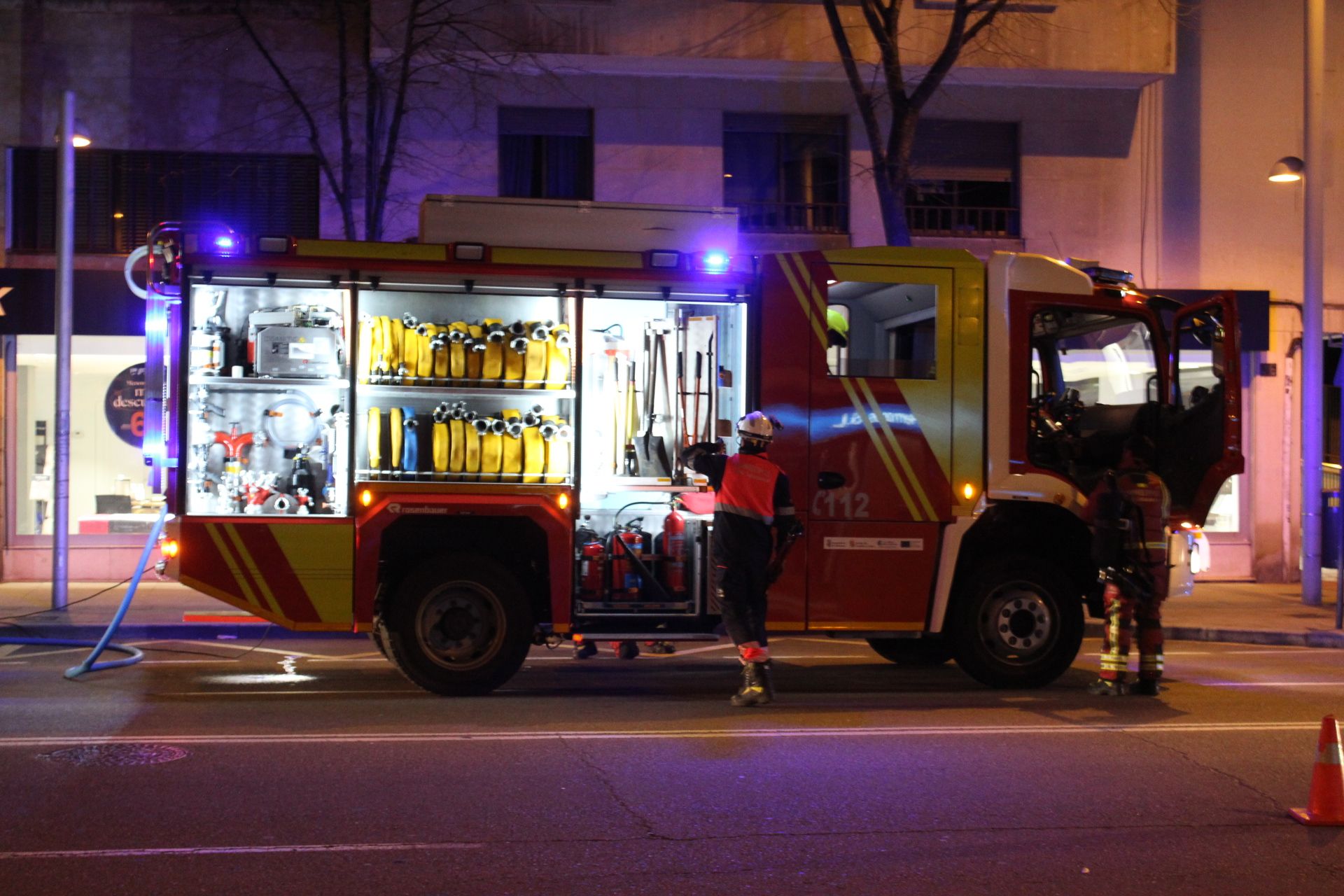 El humo saliente de un local del paseo de la Estación moviliza a los bomberos de Salamanca