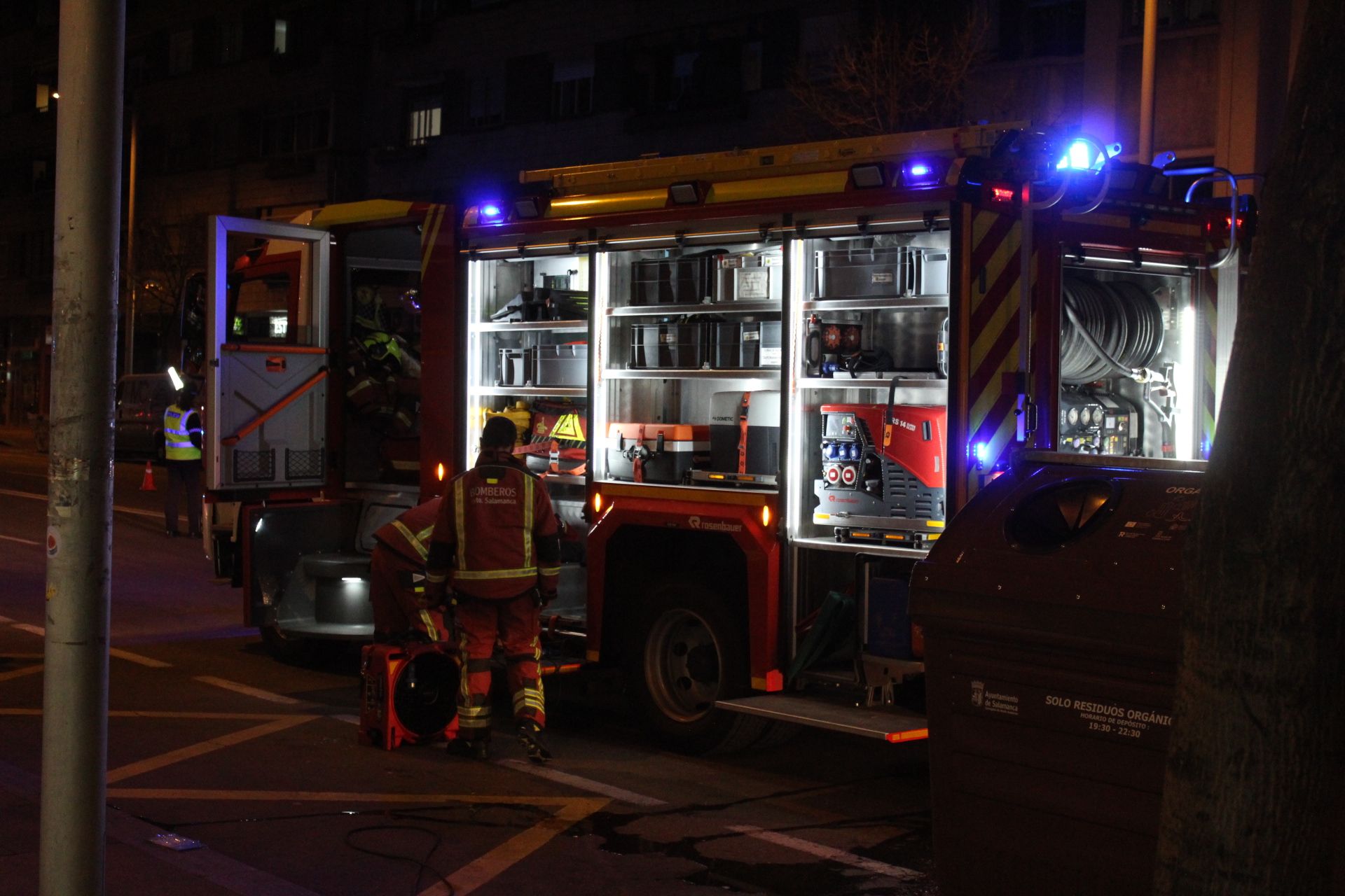 El humo saliente de un local del paseo de la Estación moviliza a los bomberos de Salamanca