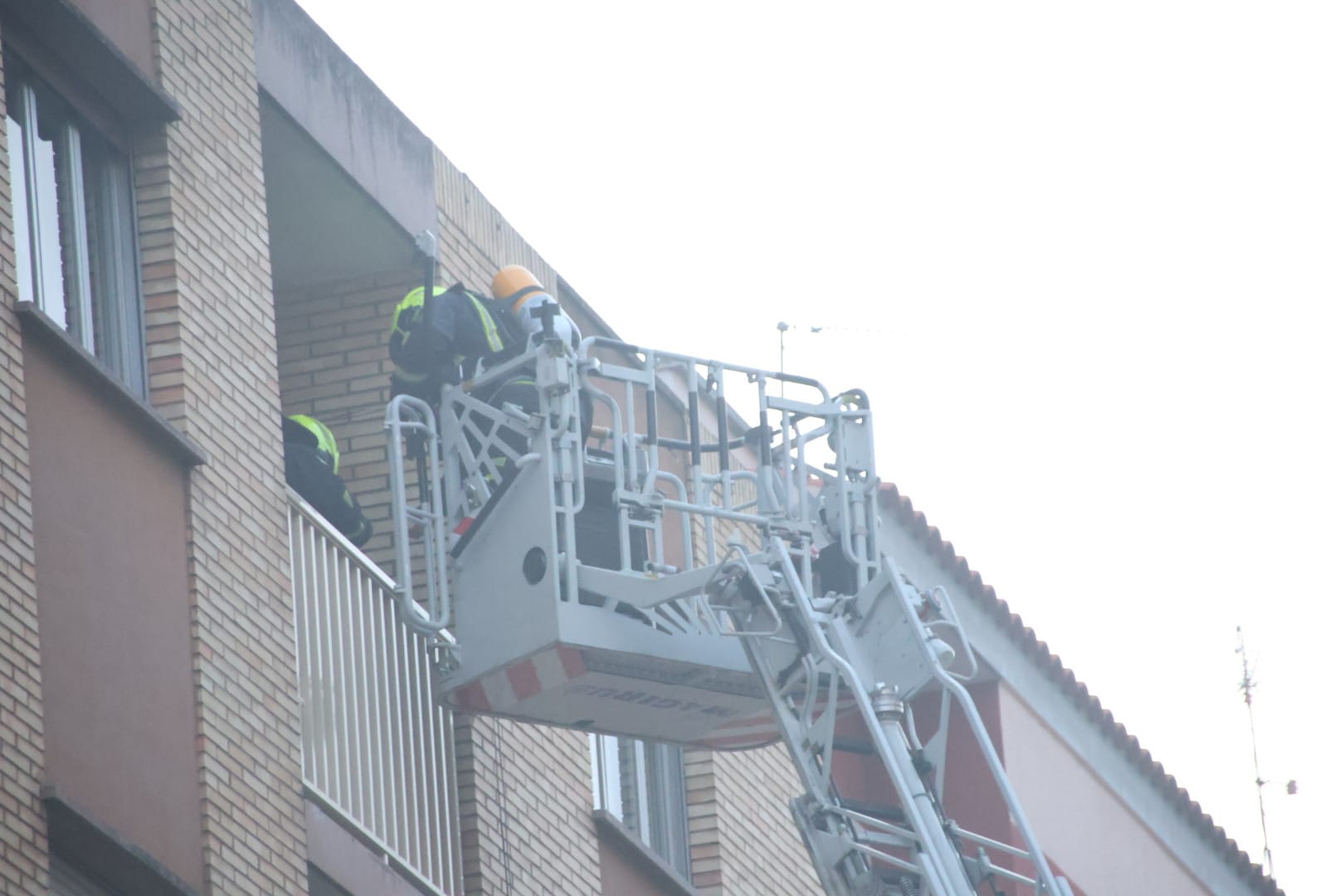 Incendio en una vivienda en la calle León Felipe (8)