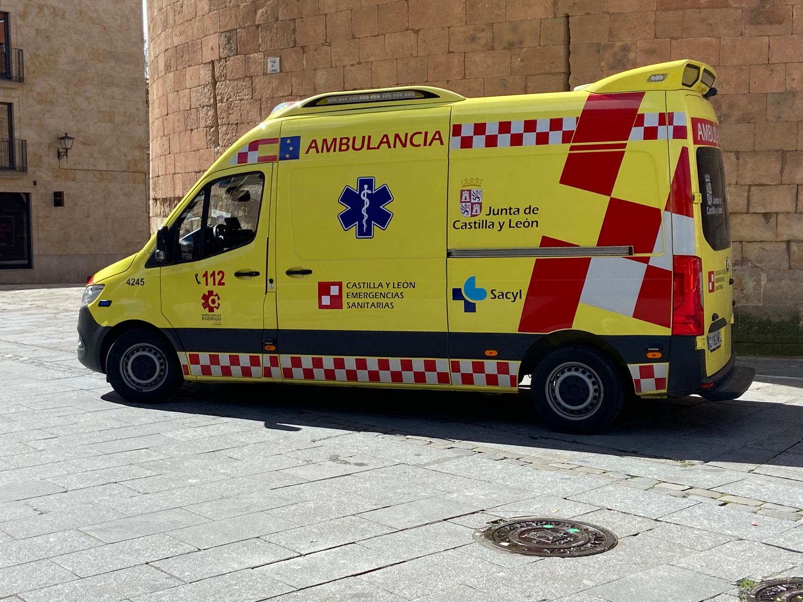 Ambulancia en la calle Zamora. Foto de archivo. 