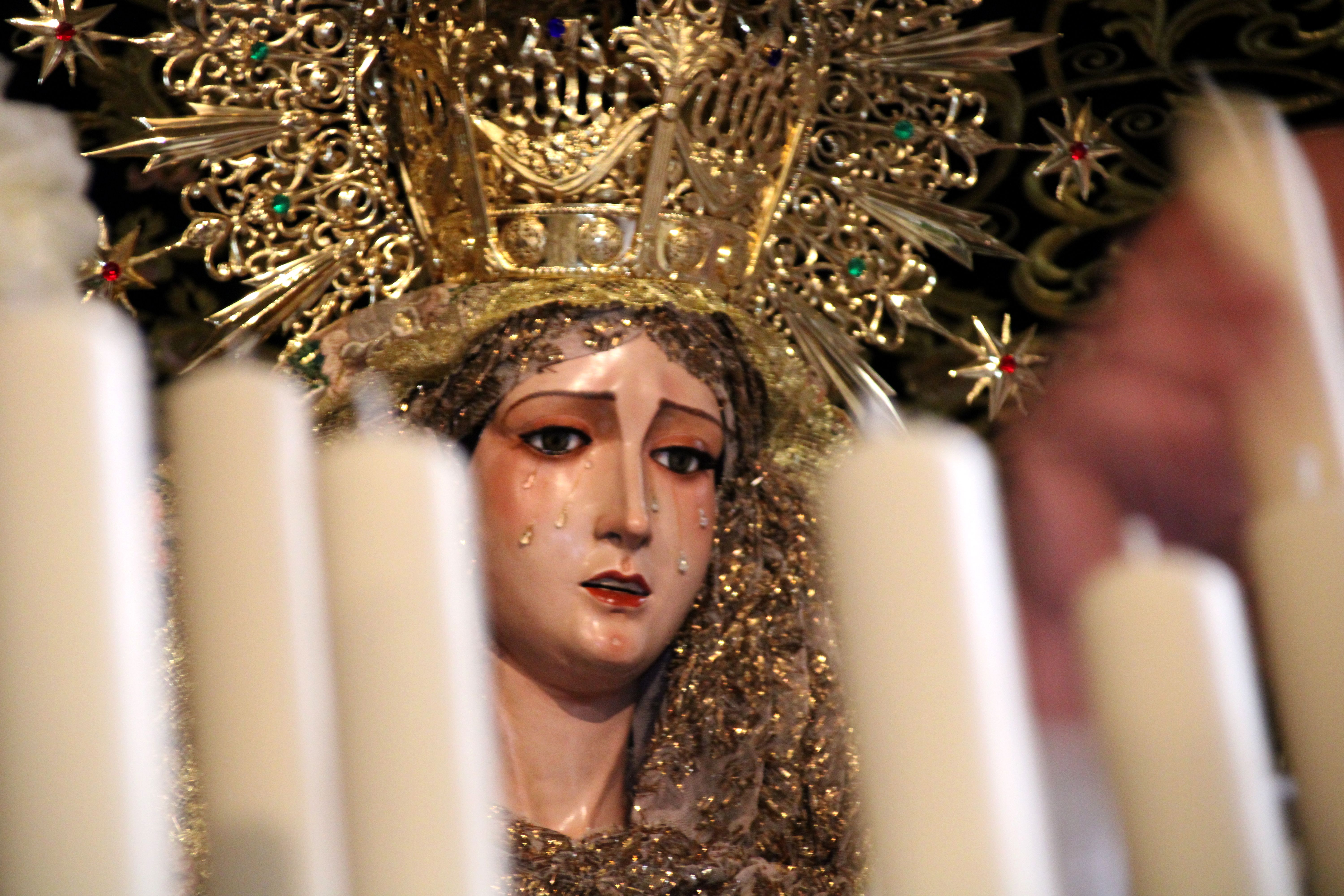 Montaje del paso de la Virgen de la Esperanza