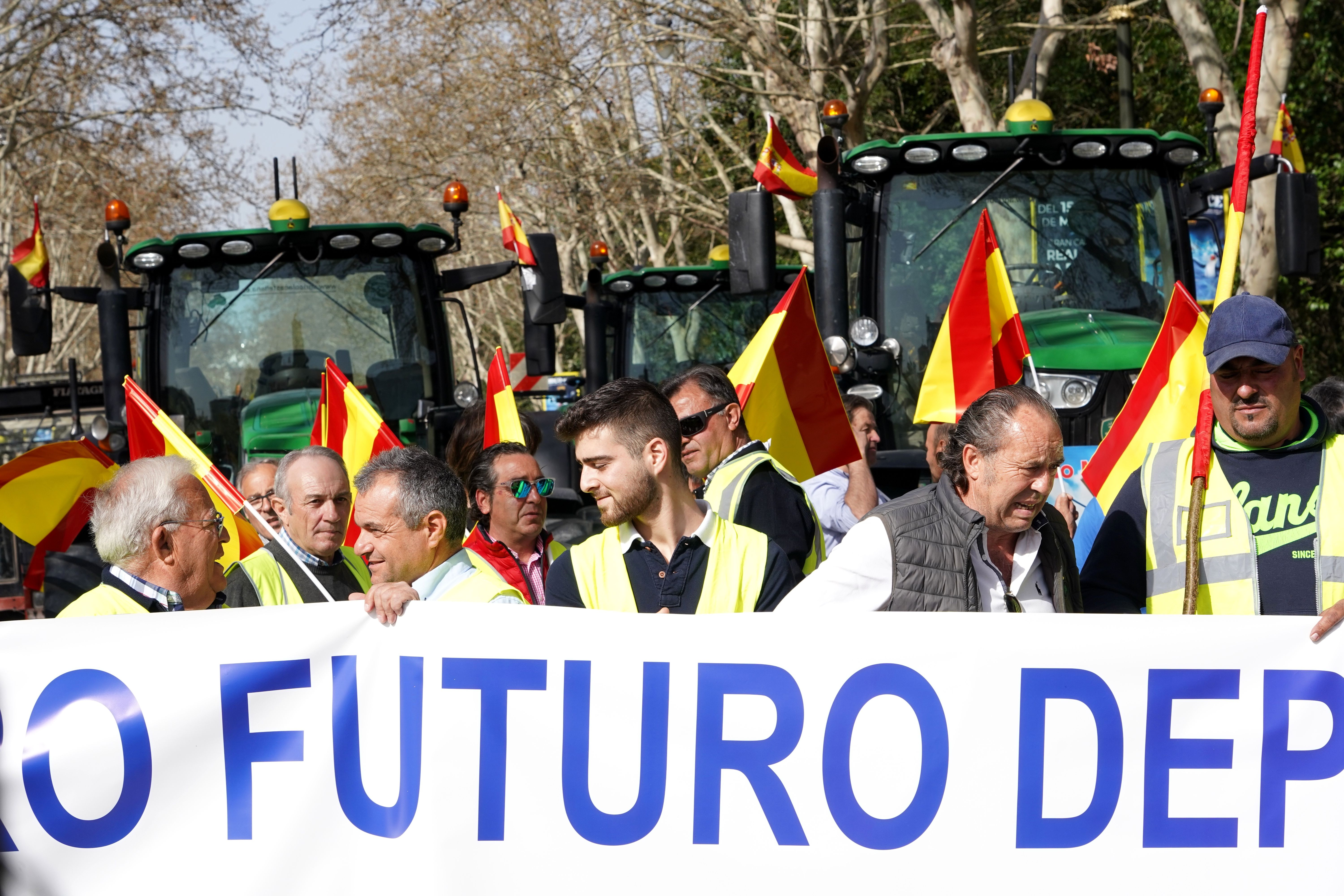 Tractorada y manifestación en protesta contra la gestión de la CHD que recorrerá las calles de Valladolid - Miriam Chacón (ICAL)