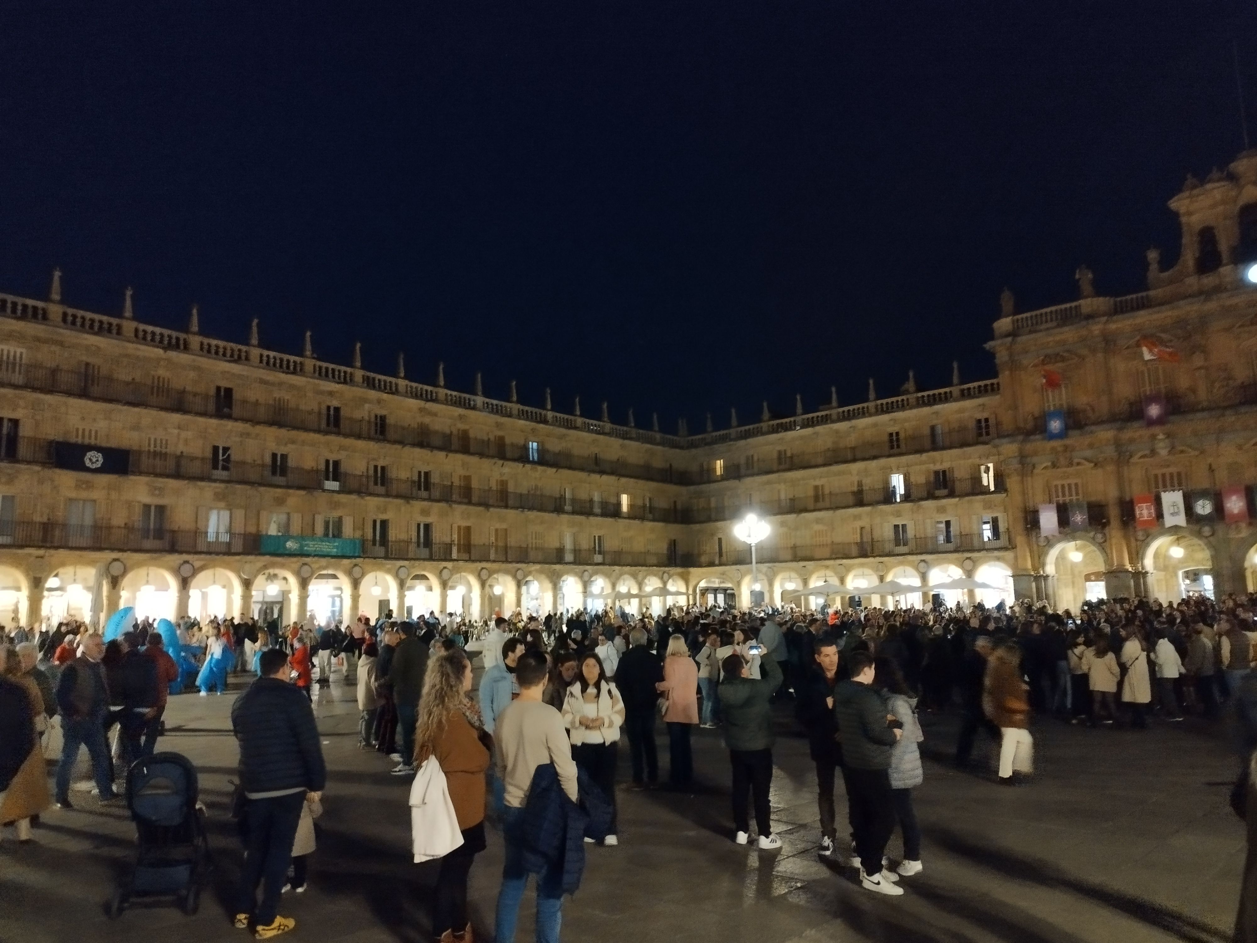 Apagón de la Plaza Mayor por la 'Hora del Planeta' 