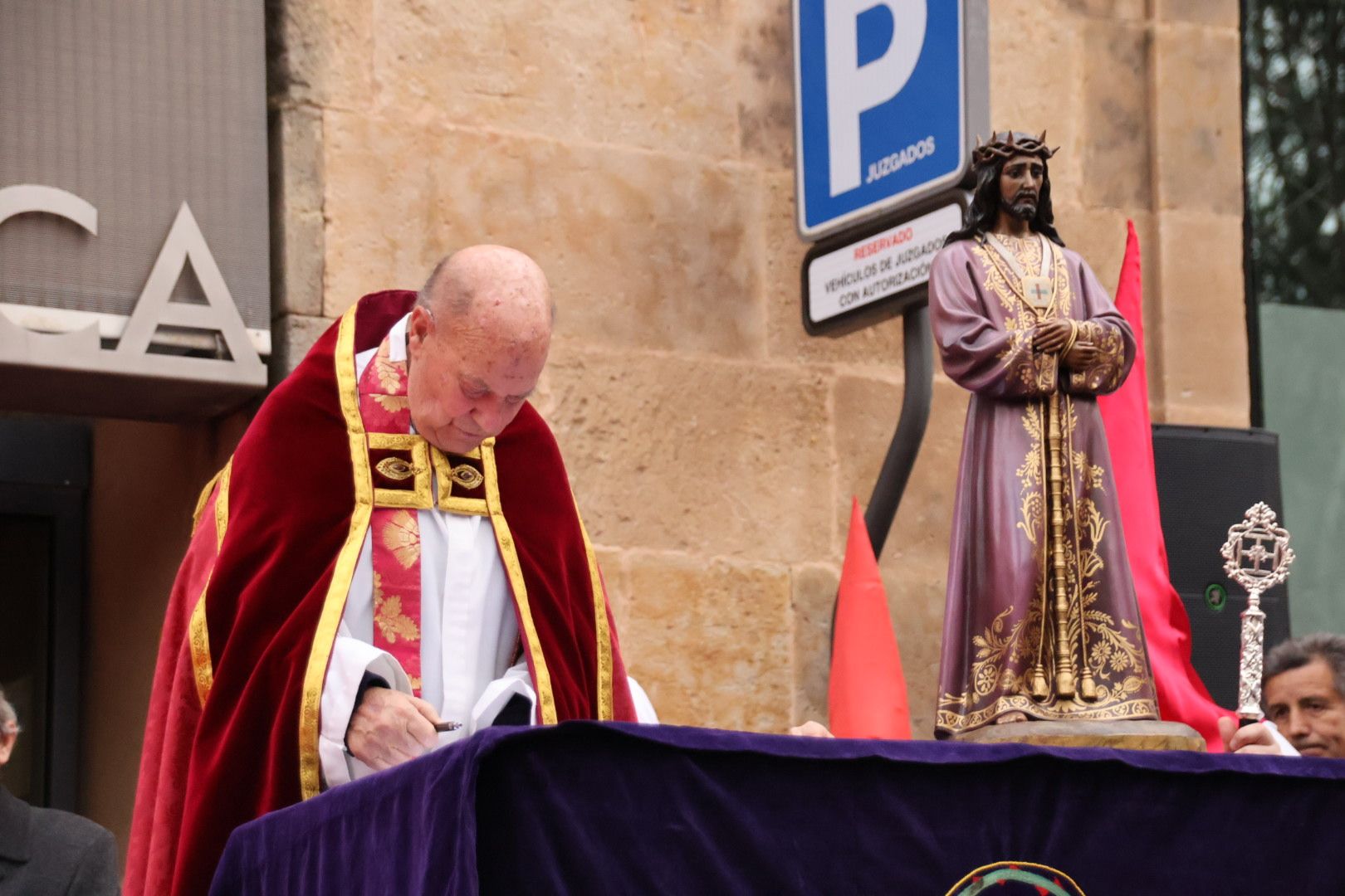 GALERÍA | Indulto del preso en la procesión de Jesús del Perdón en la Semana Santa 2024