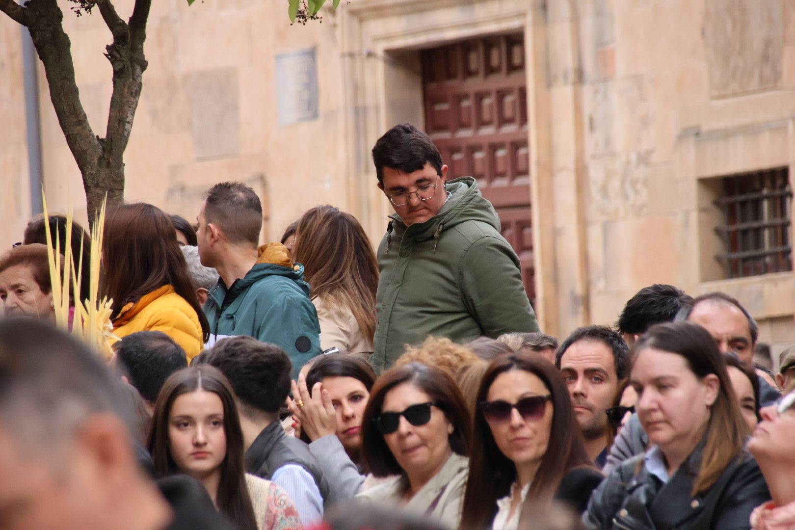 Ambiente de la procesión de Jesús Despojado en la Semana Santa 2024