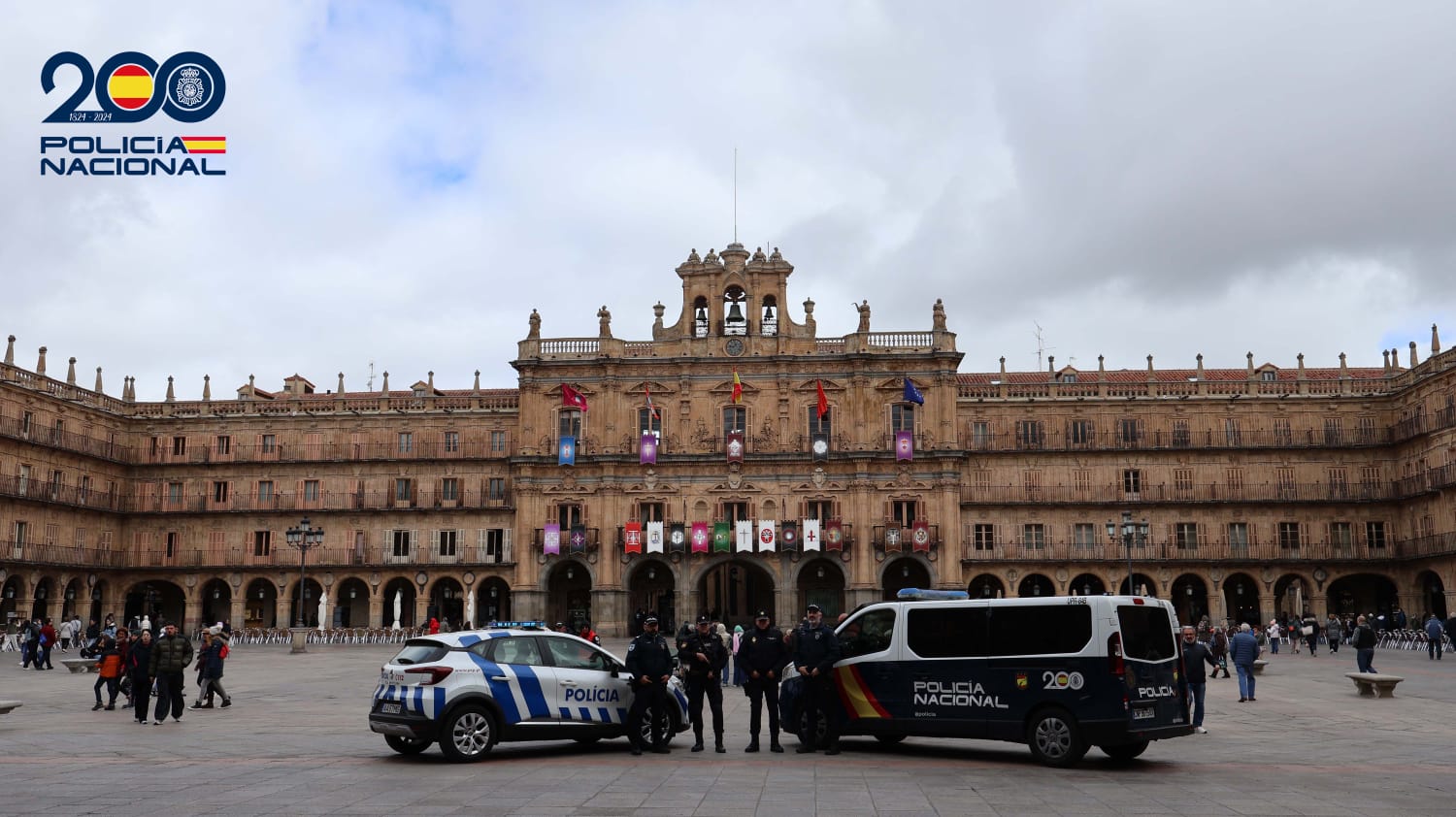 Policía Nacional española y portuguesa patrullan en Salamanca 