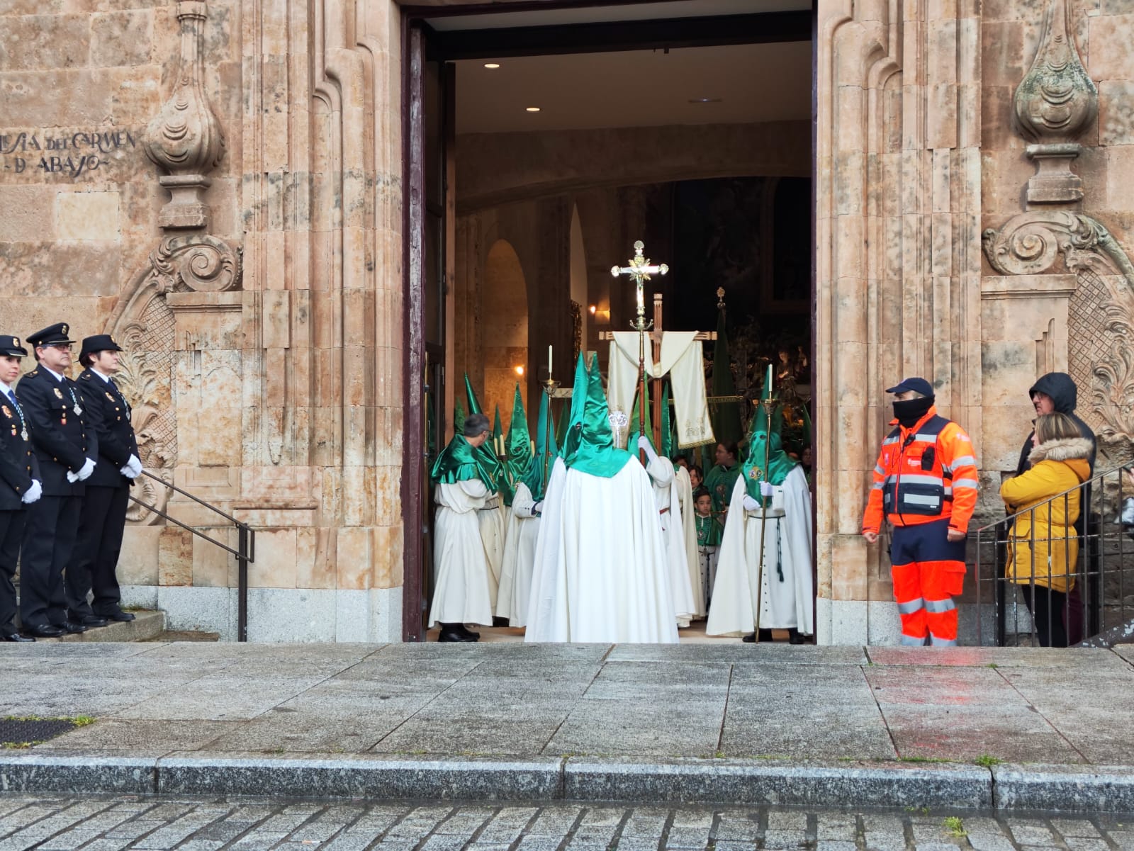 Salida de la procesión de la Oración en el Huerto de la iglesia del Carmen de Abajo. Foto Carlos H.G