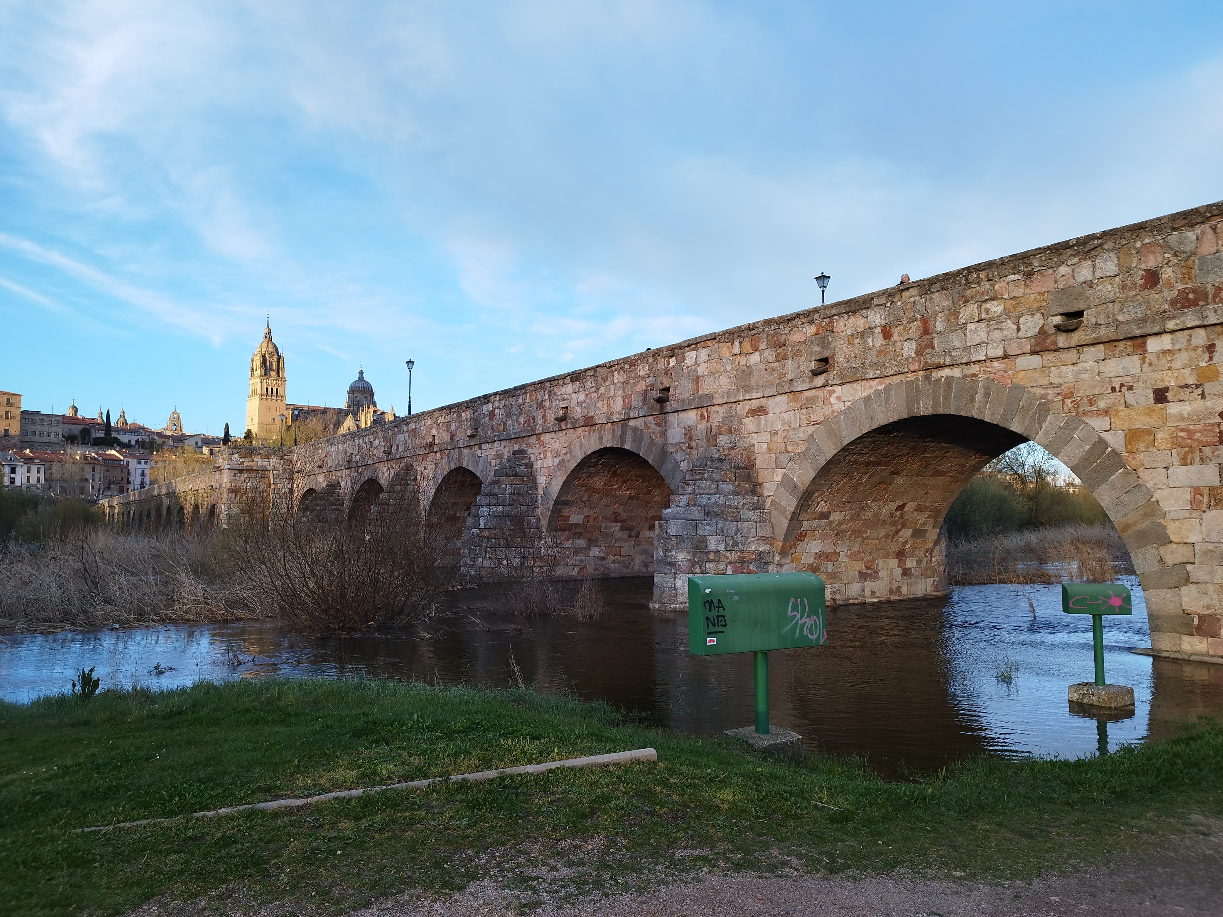 Crecida del caudal del río Tormes a su paso por Salamanca 