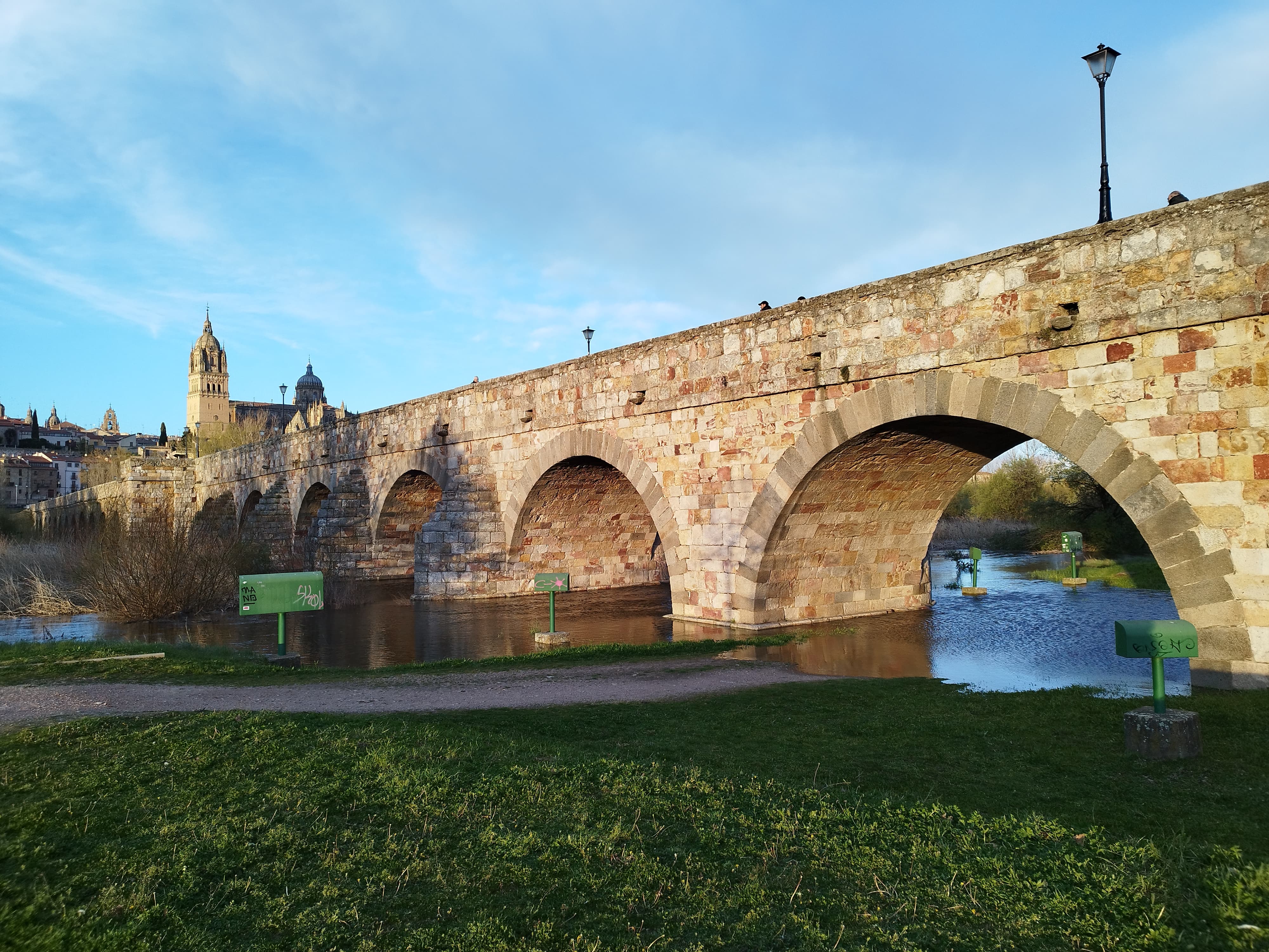 Crecida del caudal del río Tormes a su paso por Salamanca 