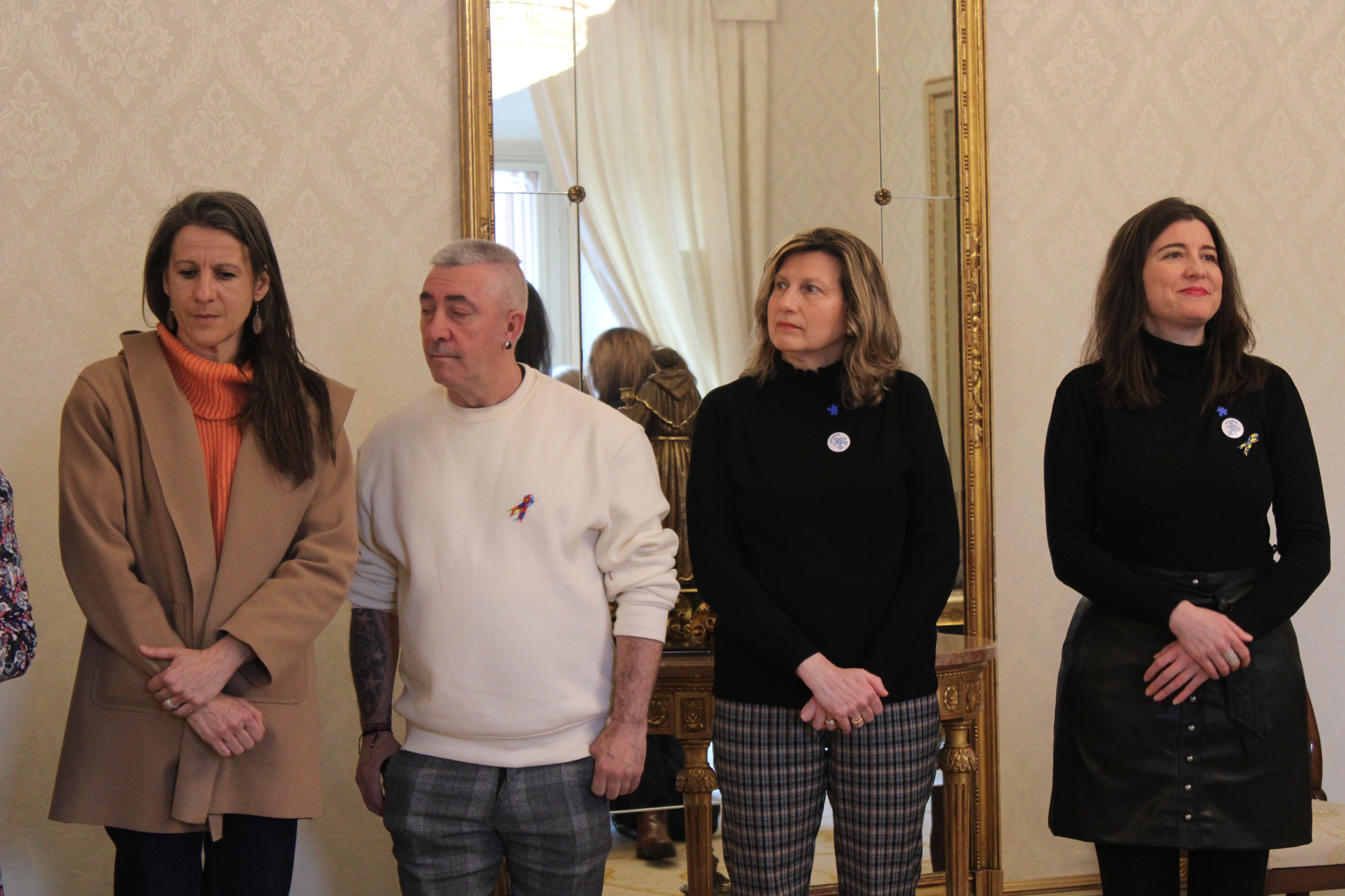  Carbayo recibe a usuarios con TEA en el Ayuntamiento por Día Mundial del Autismo. Fotos S24H (6)