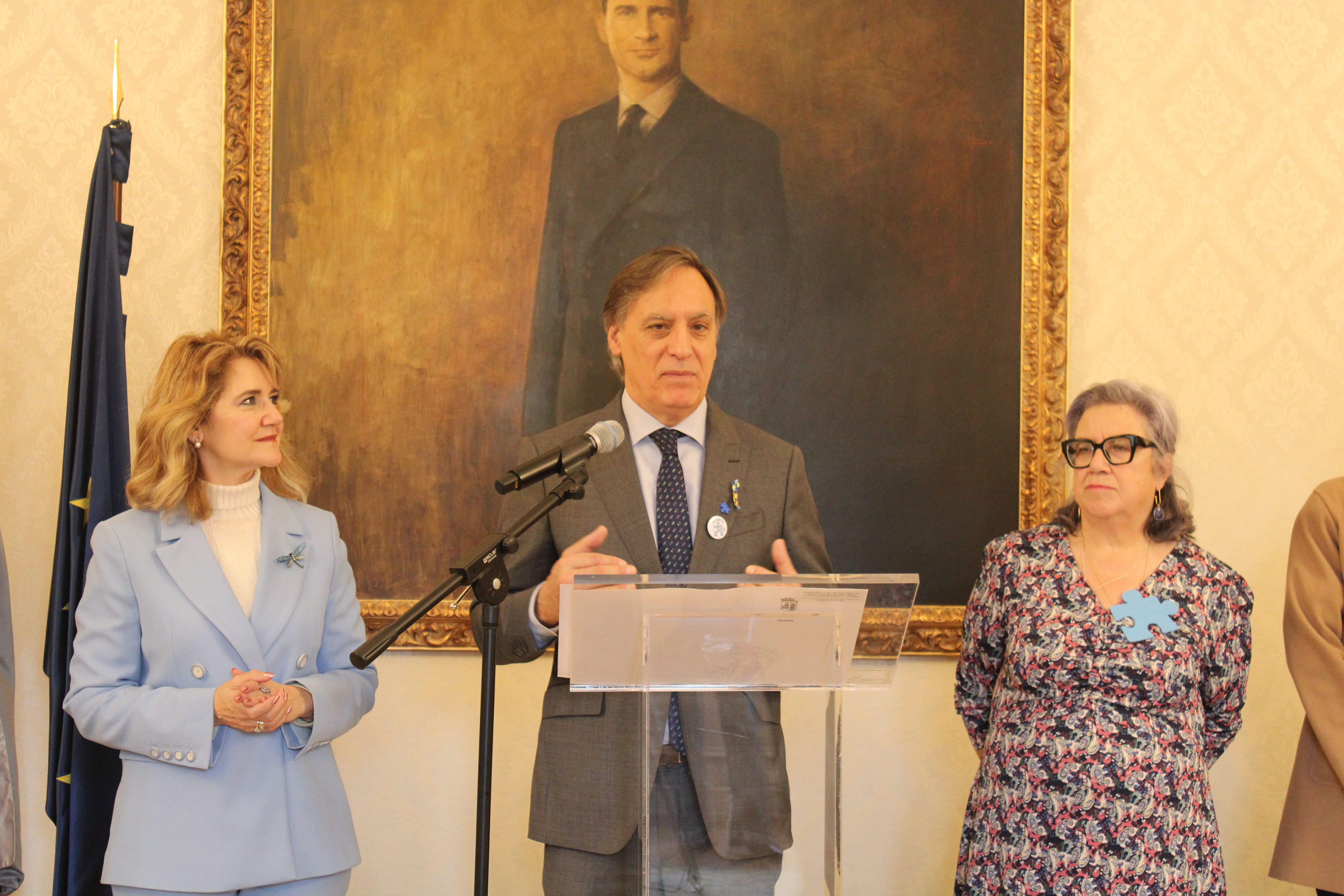  Carbayo recibe a usuarios con TEA en el Ayuntamiento por Día Mundial del Autismo. Fotos S24H (9)