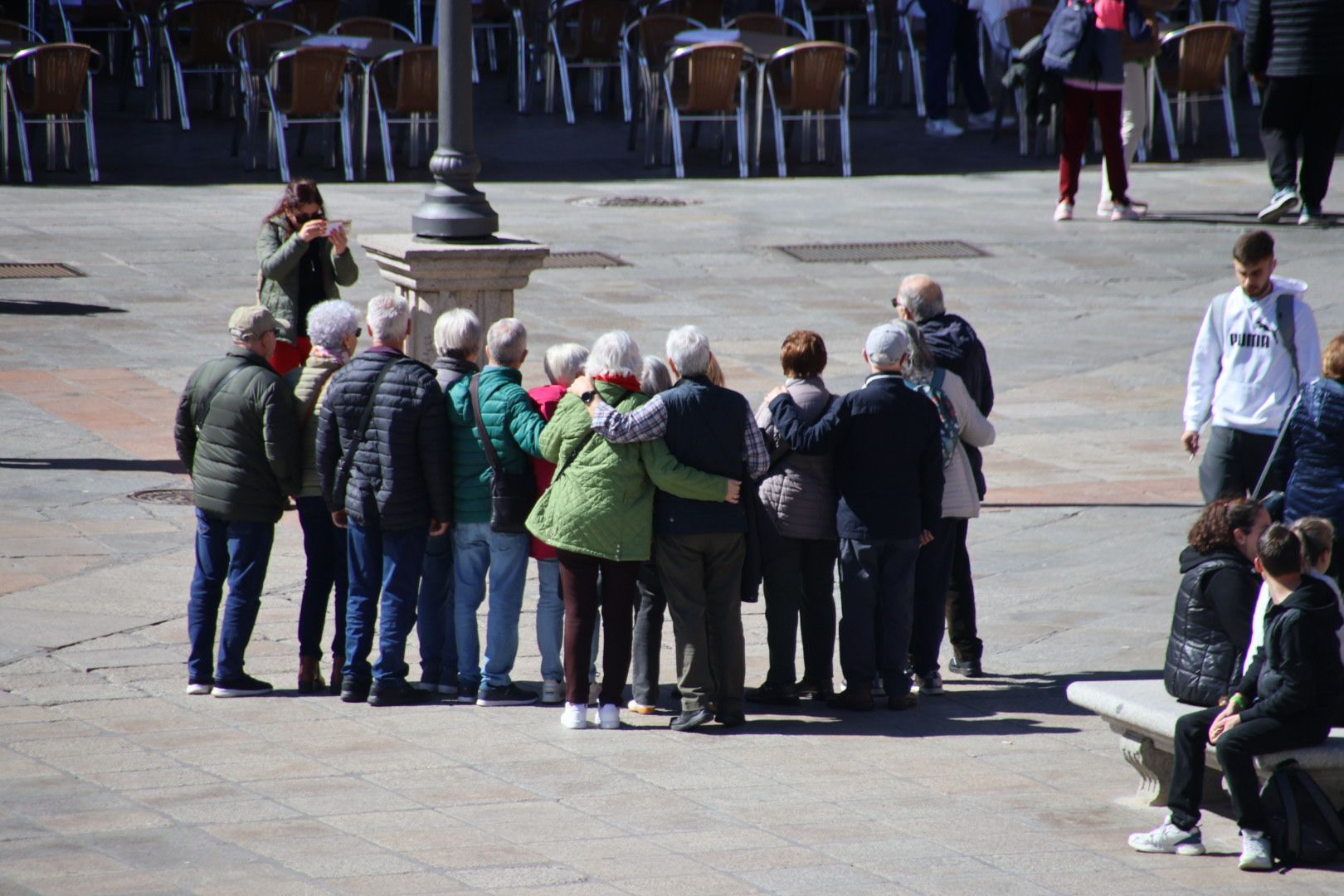 Turistas paseando por el centro de Salamanca 