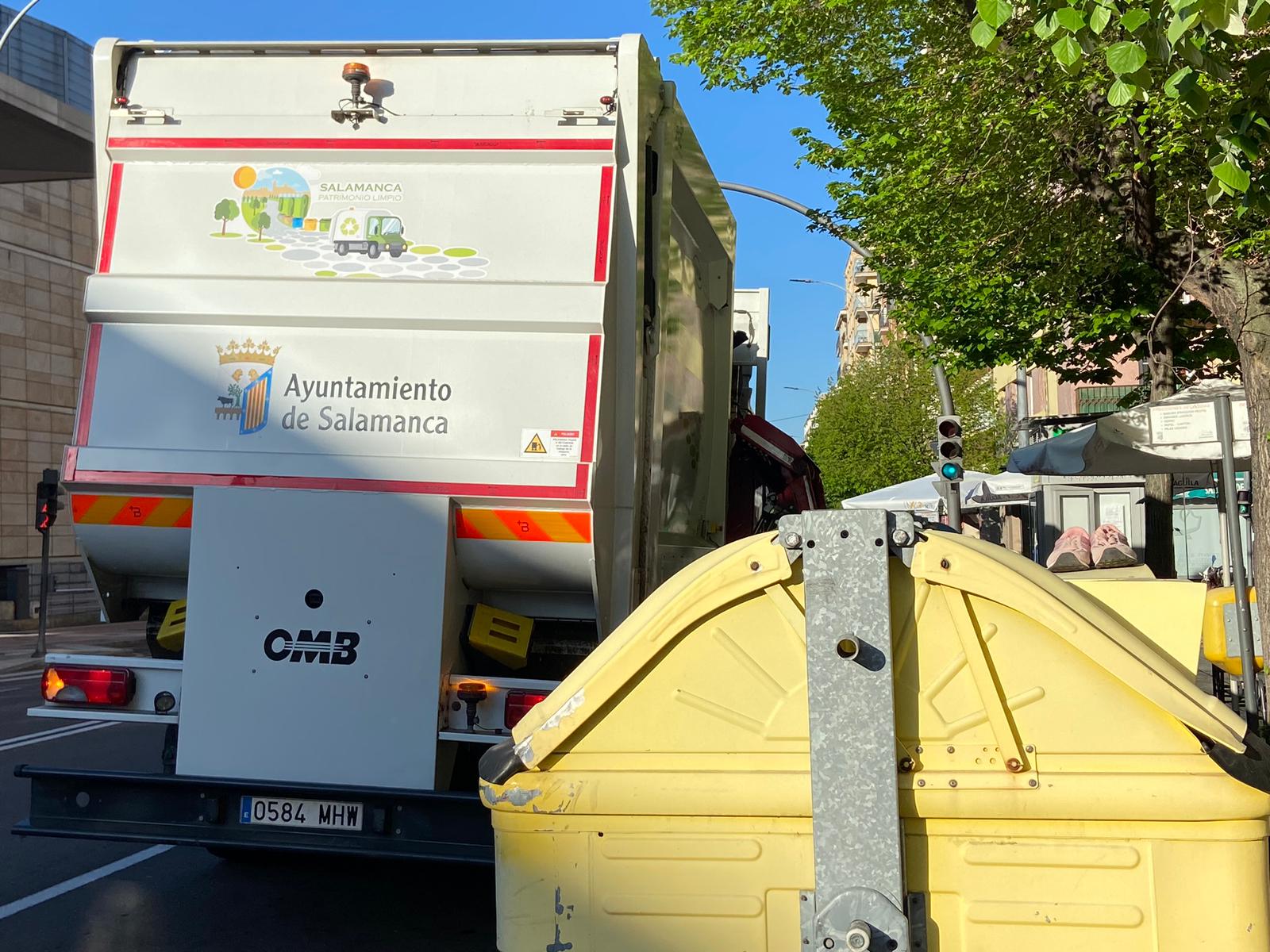 Camión del servicio de recogida de residuos de Salamanca