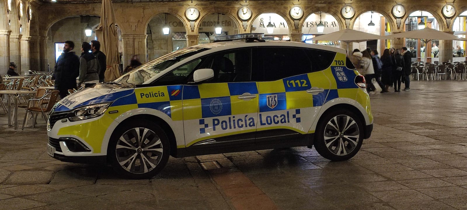 Coche Policía Local en la Plaza Mayor