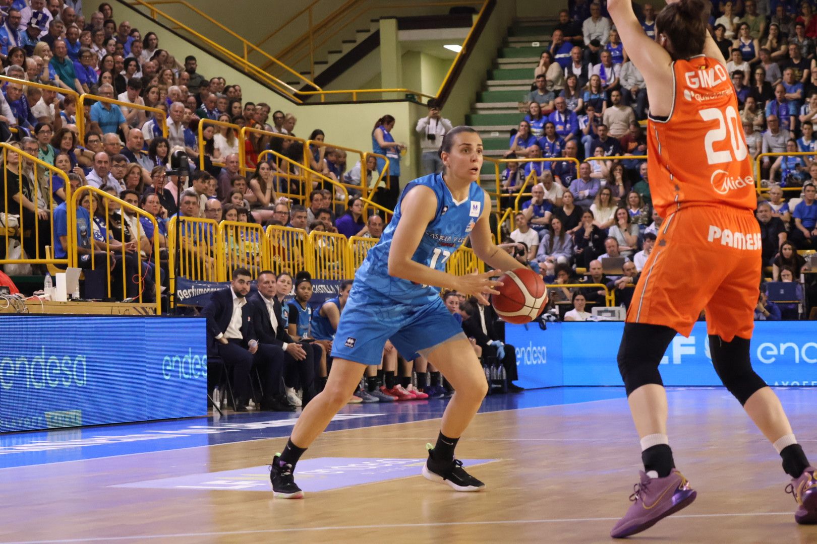 Perfumerías Avenida - Valencia Basket