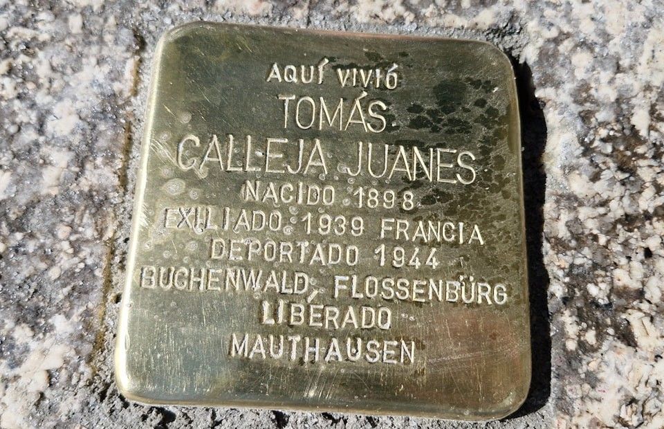 “Stolpersteine” homenaje a Tomás Calleja. Foto vía Facebook del Ayuntamiento de Ciudad Rodrigo