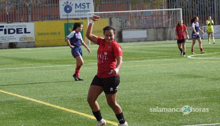 Génesis Flórez celebra un gol con el Salamanca FF | FOTO JUANES