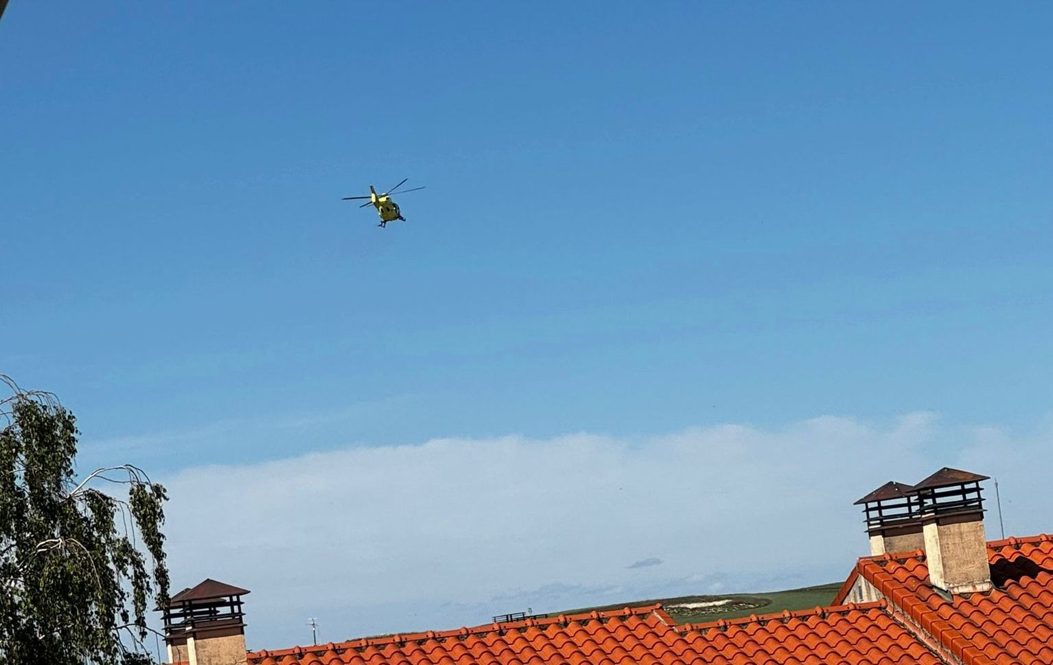 El helicóptero del 112 busca a una mujer desaparecida en Villamayor 