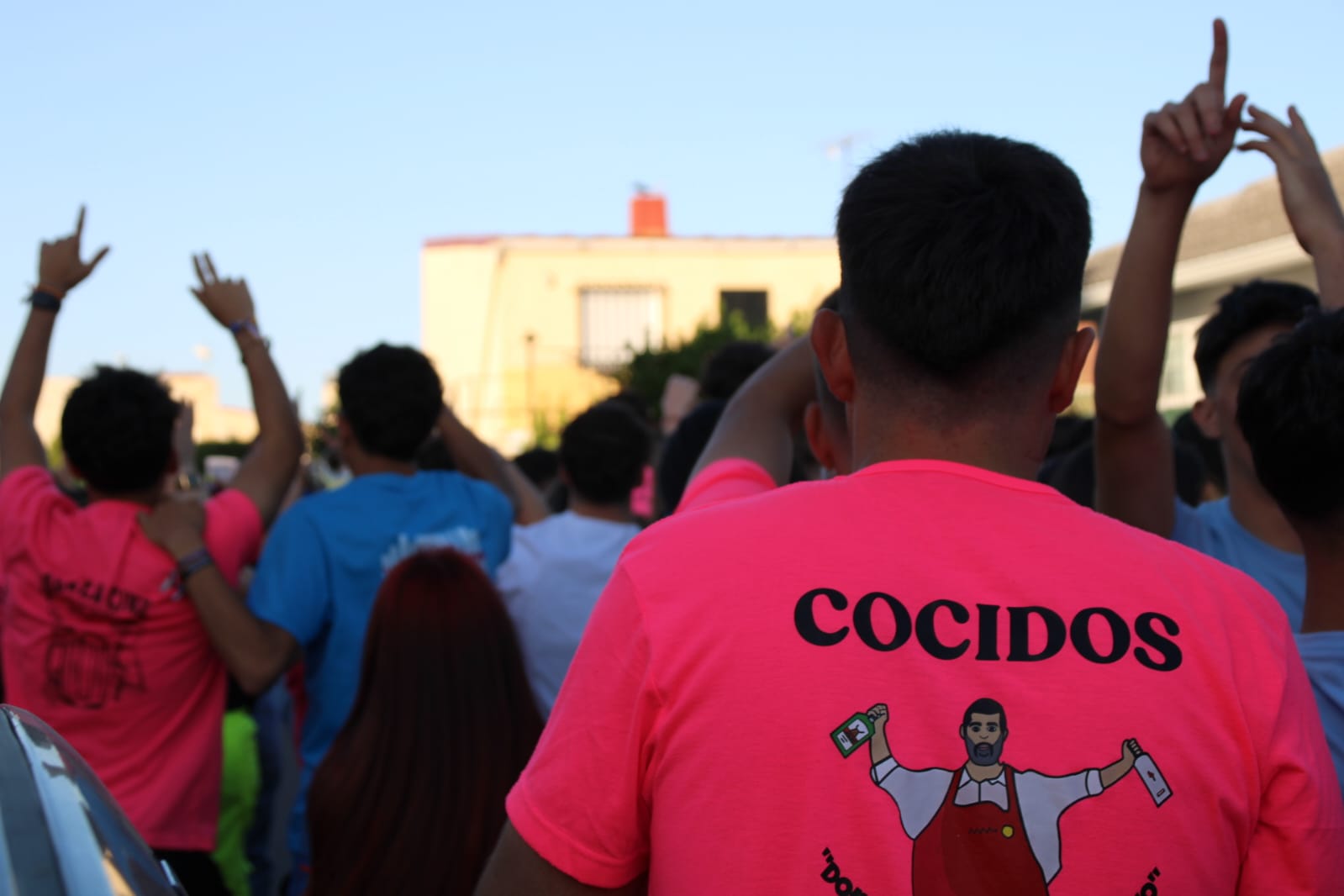 Desfile de peñas y pregón en Cabrerizos 2024. Fotos Javier S (3)