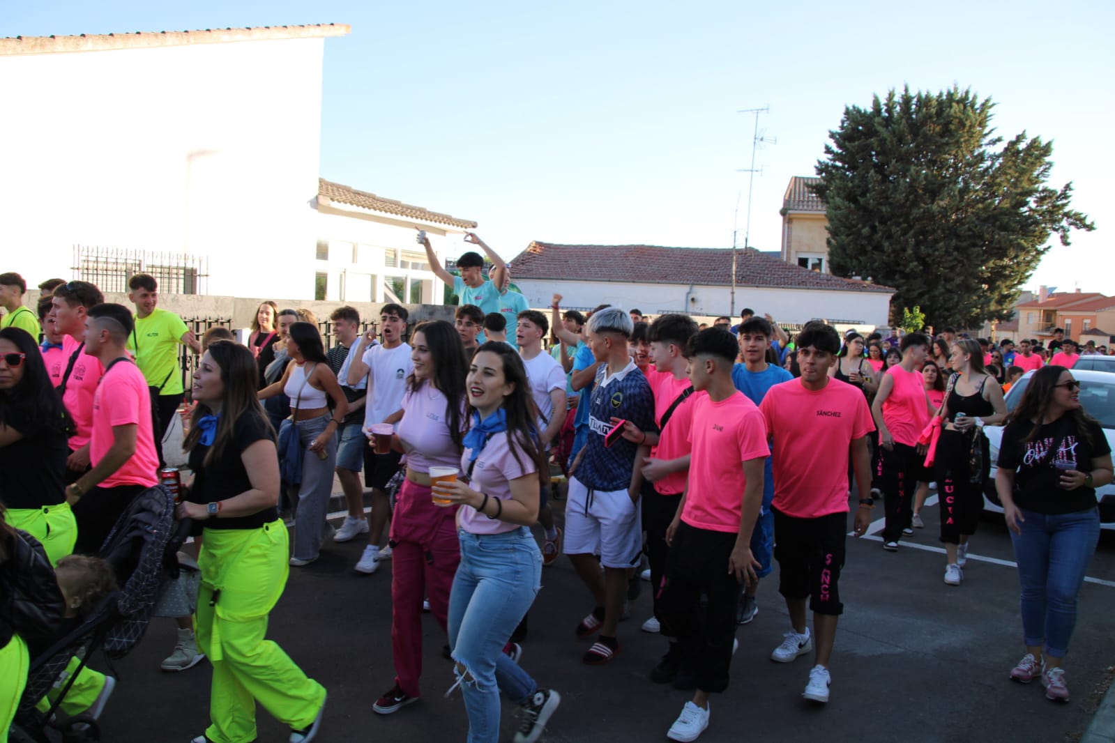 Desfile de peñas y pregón en Cabrerizos 2024. Fotos Javier S (18)