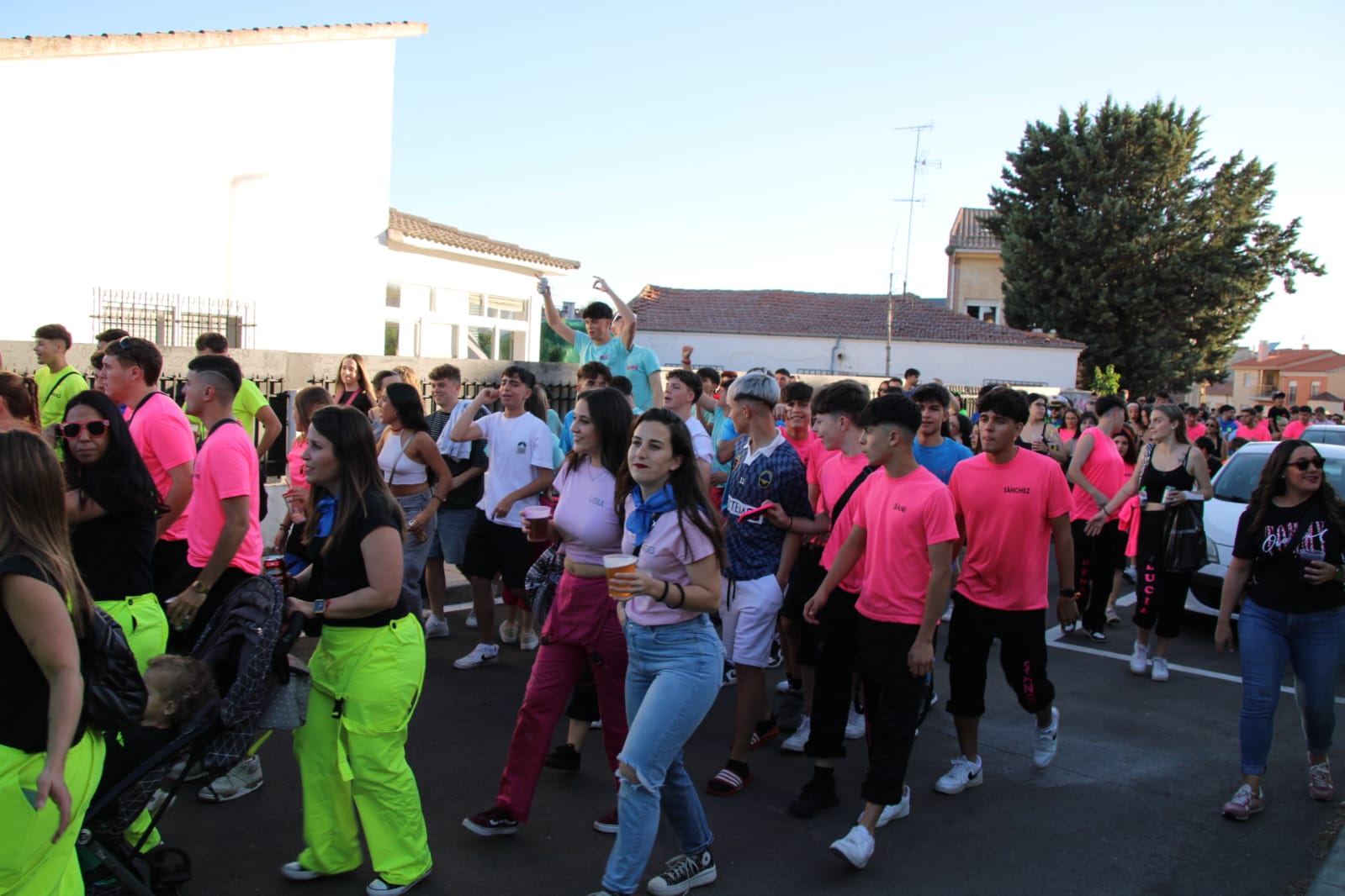 Desfile de peñas y pregón en Cabrerizos 2024. Fotos Javier S (19)