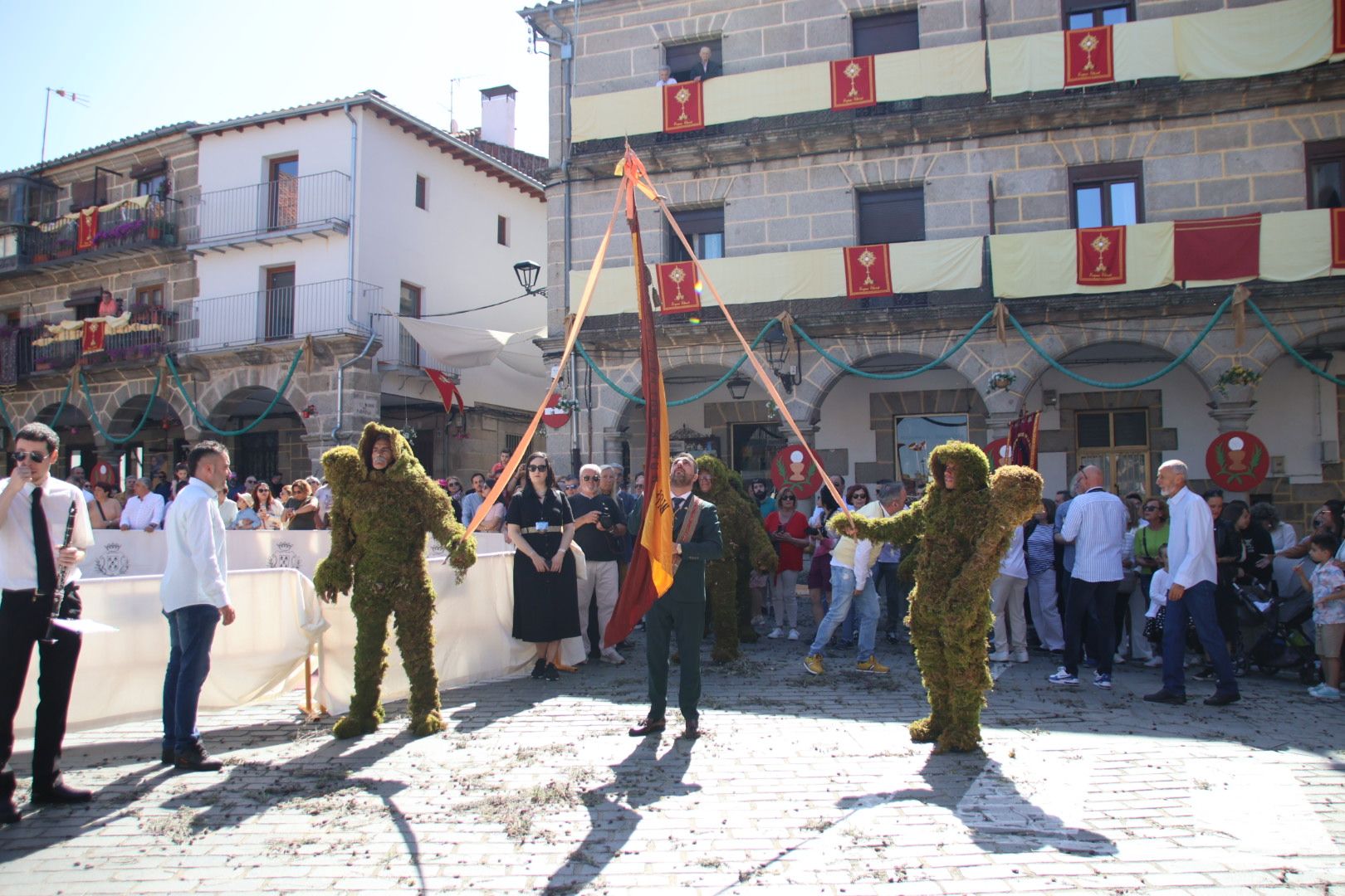  La procesión del Corpus Christi con los hombres de musgo en Béjar.