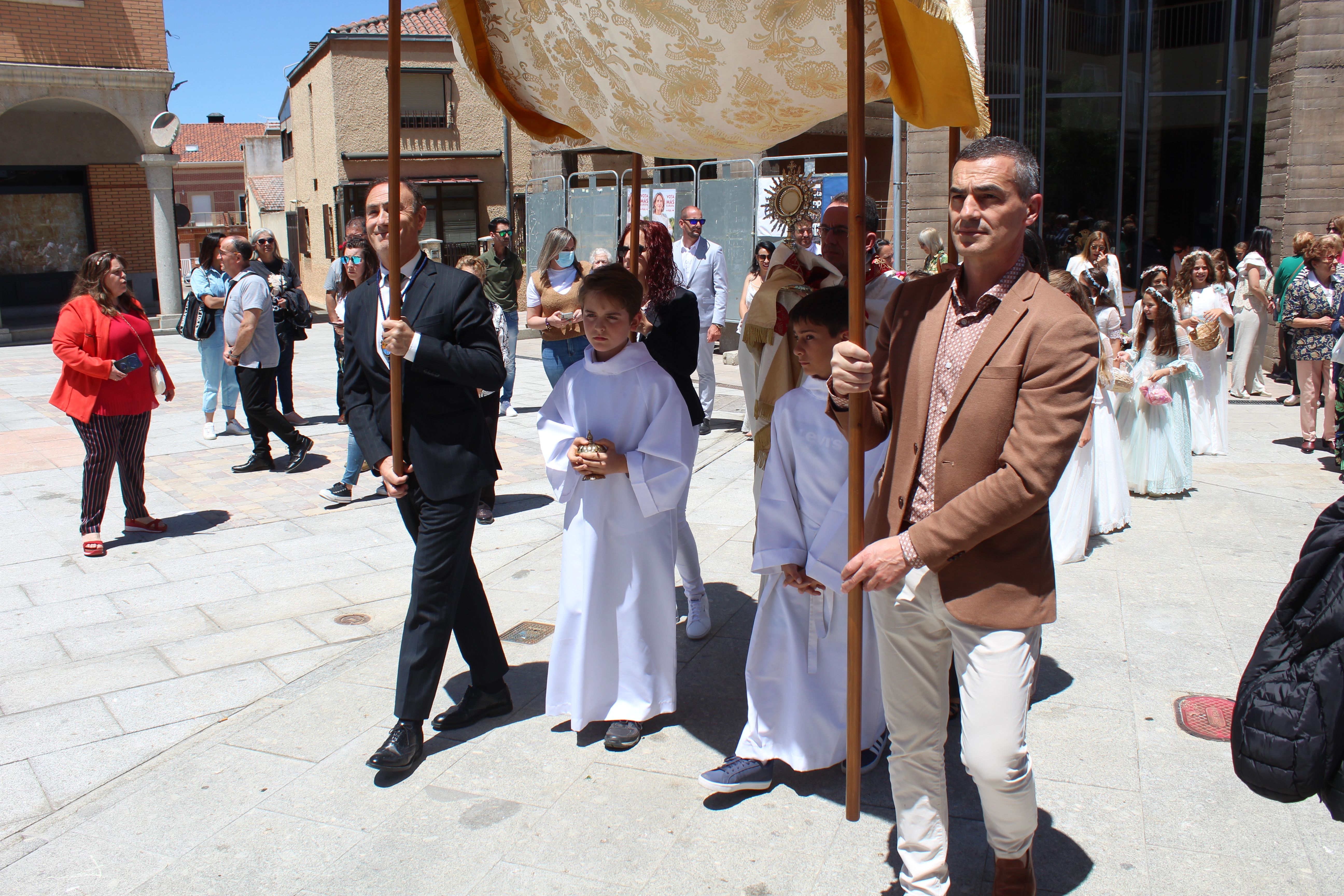 Misa y procesión en Carbajosa de la Sagrada.