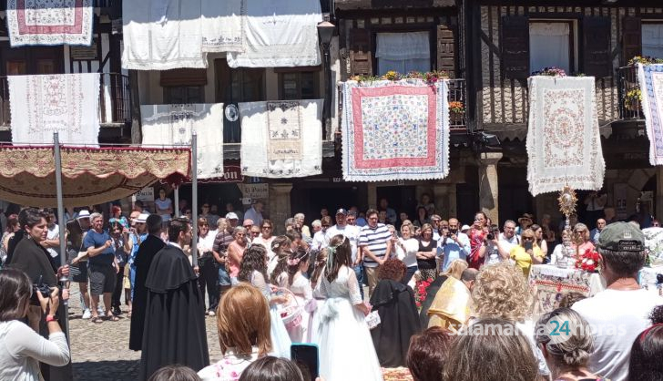Procesión tradicional del Corpus y ofertorio en La Alberca, domingo, 2 de junio de 2024 (86)