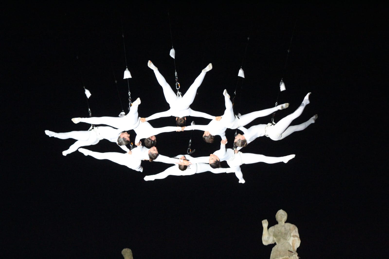 Espectáculo Ballet Aéreo en la Plaza Mayor por San Juan de Sahagún