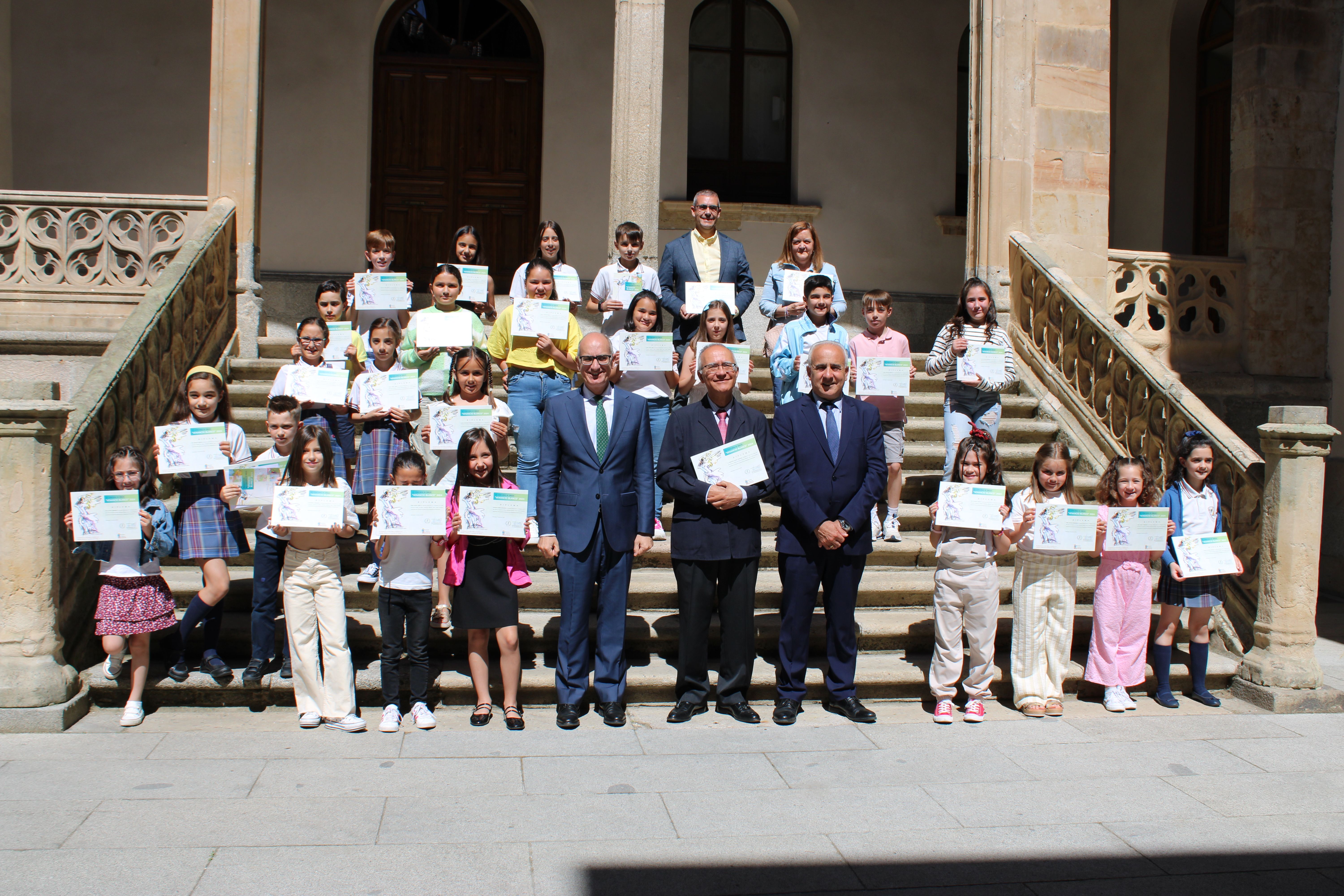 Entrega premios Concurso de dibujo Venancio Blanco en la Diputación 2024 (49)