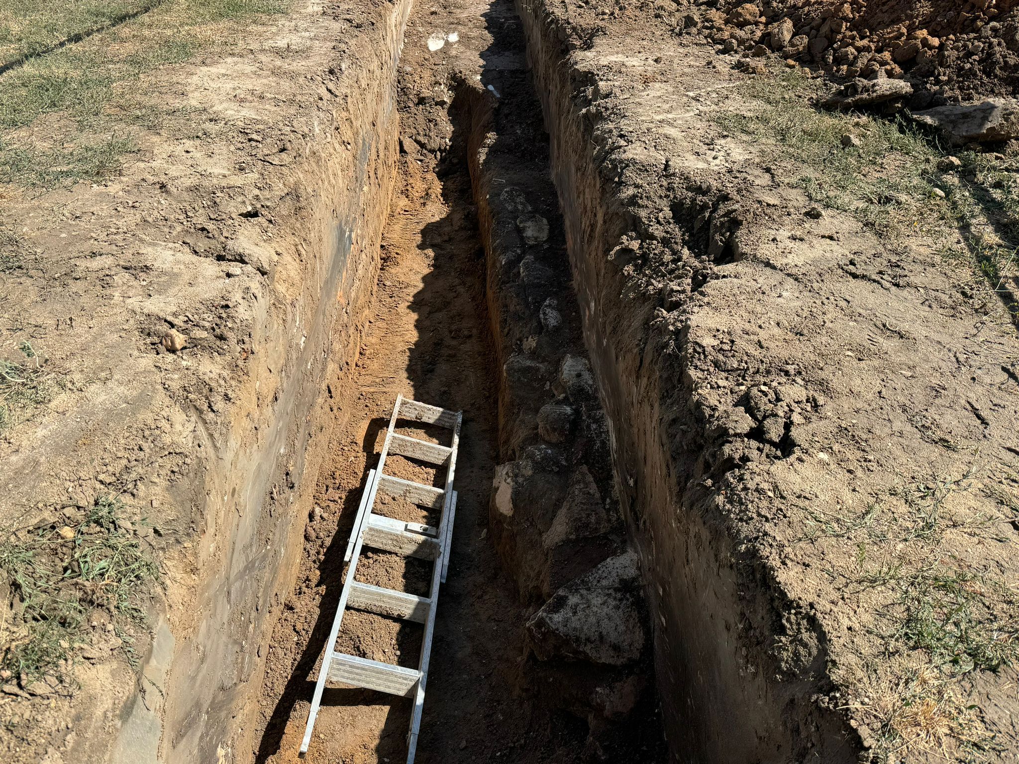 Catas para datar yacimiento arqueológico zona El Salinar en Villamayor 