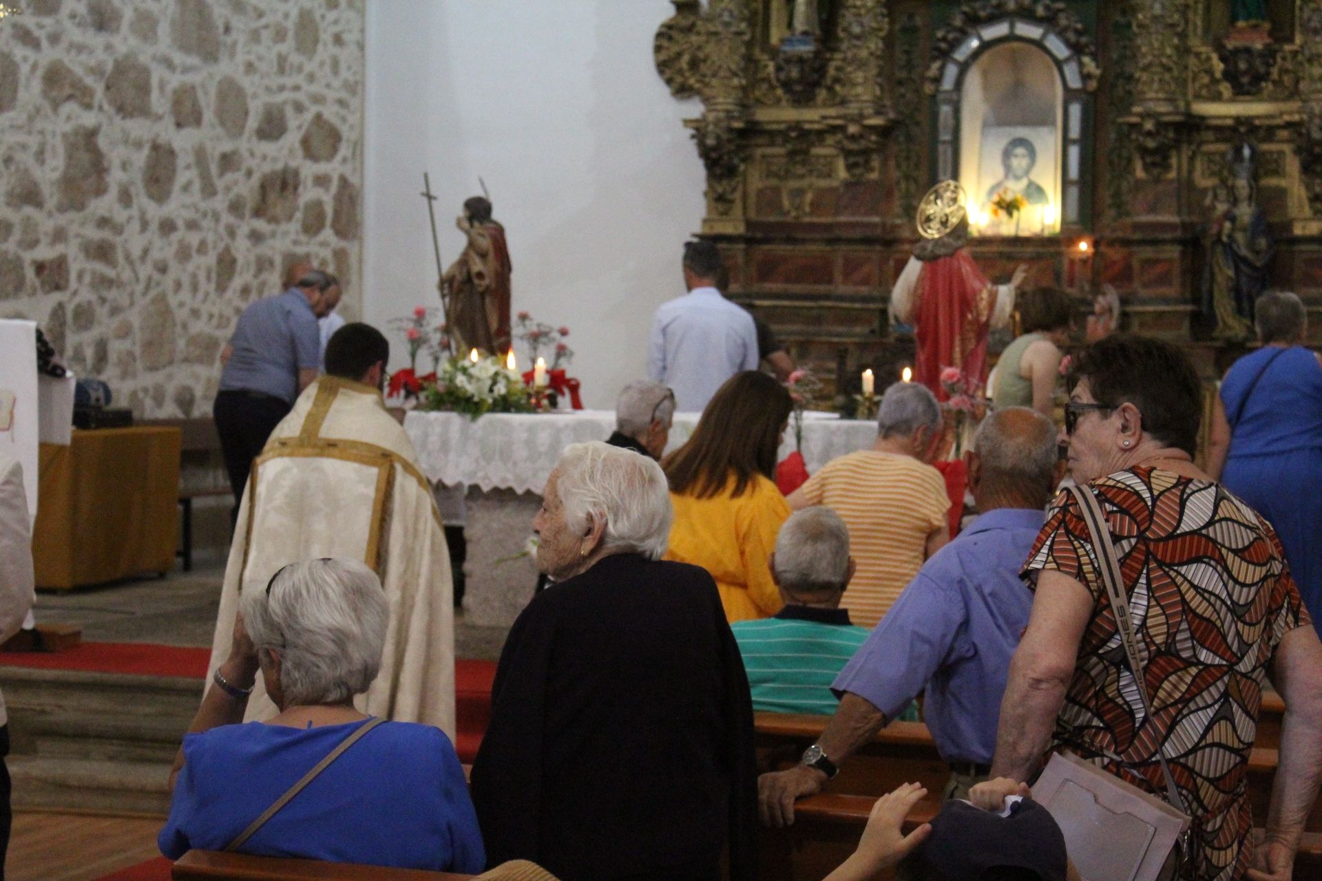 Misa y procesión en Pelabravo