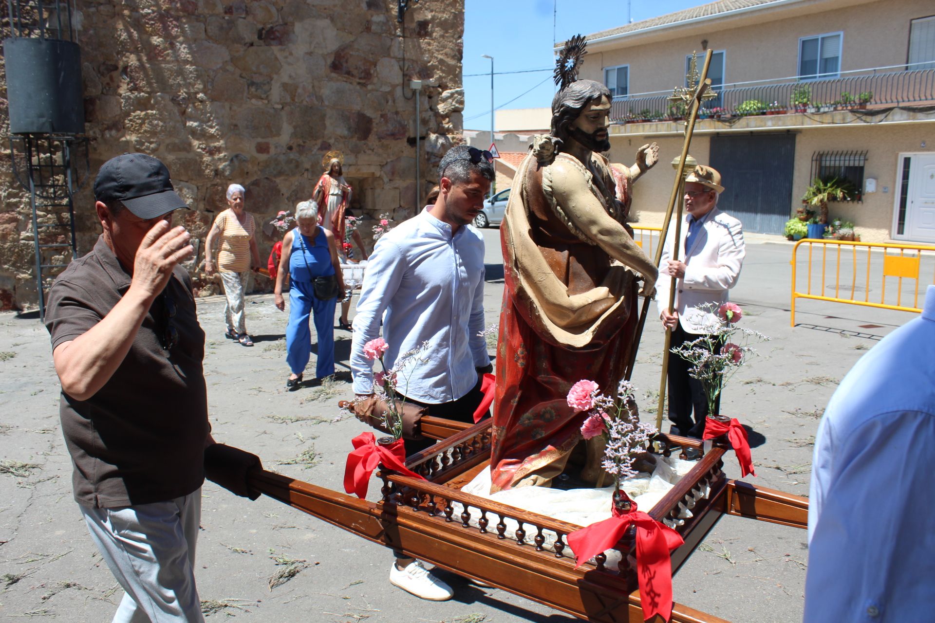 Misa y procesión en Pelabravo