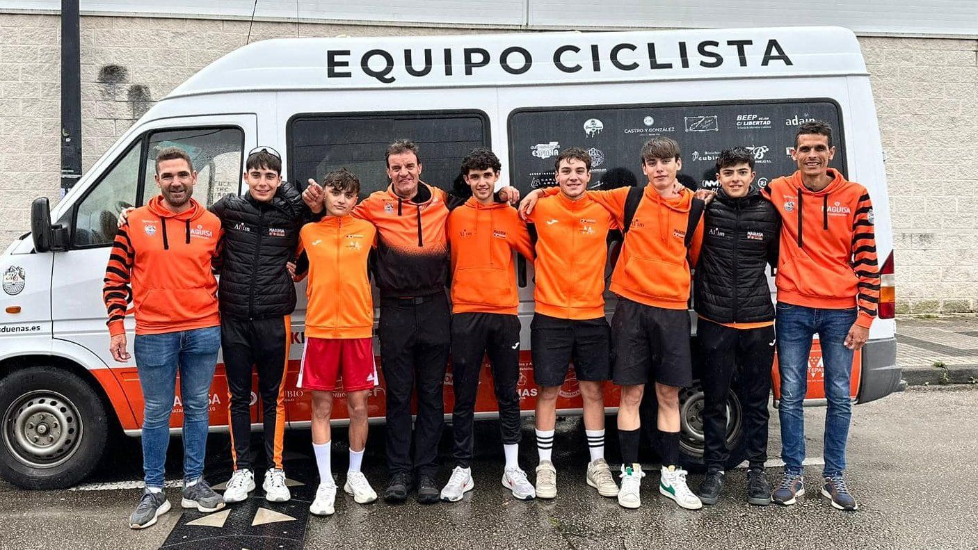 Equipo junior de la Escuela de Ciclismo Moisés Dueñas