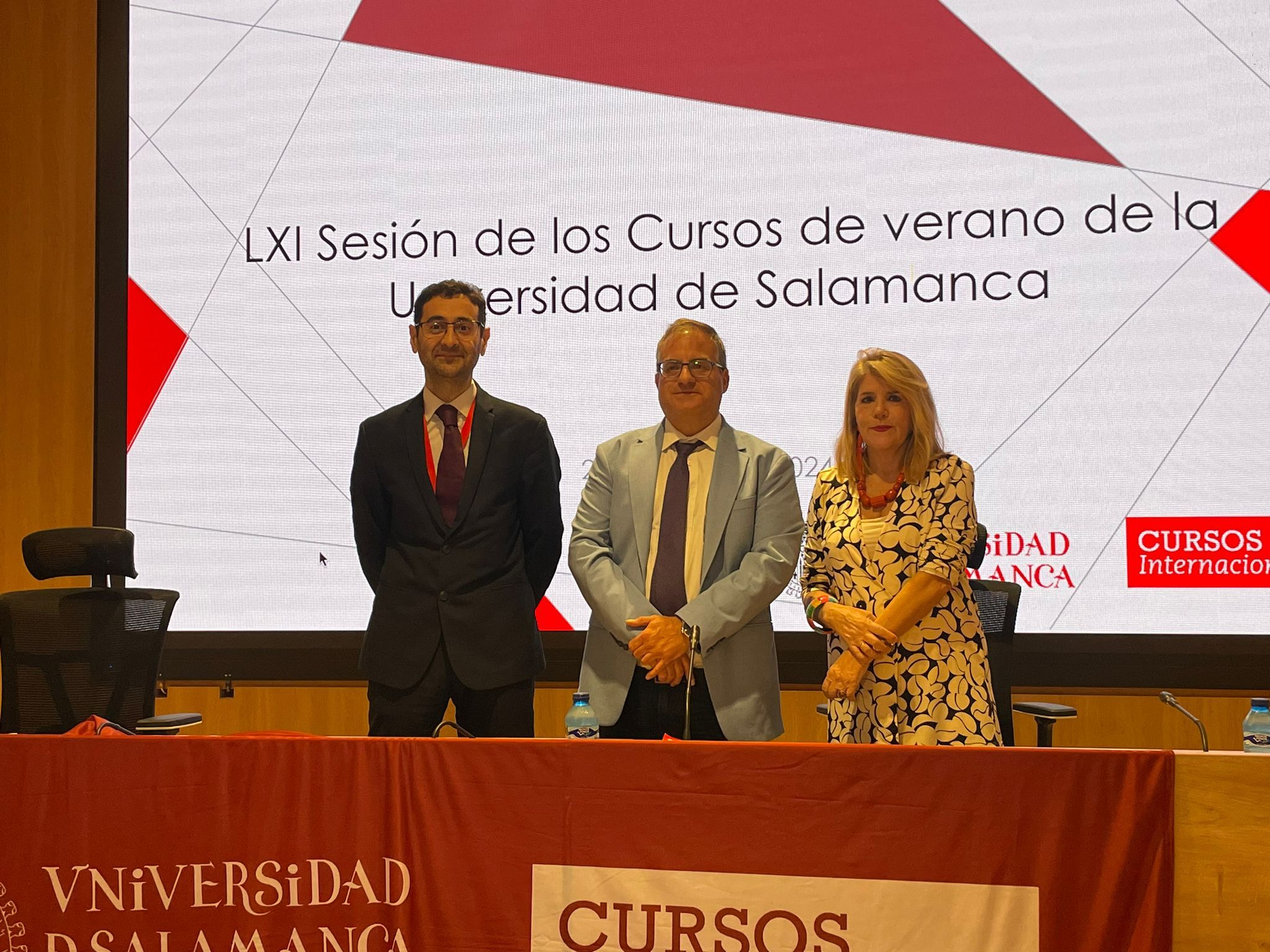 José Miguel Sánchez Llorente, Raúl Sánchez Prieto y María  Rosario Llorente en la presentación de  LXI Edición de los Cursos Internacionales de la USAL