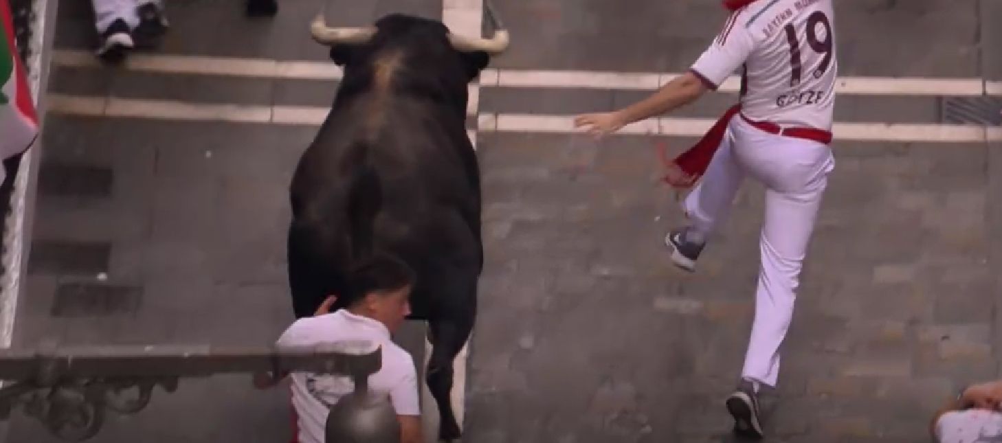 Imagen del quinto encierro de San Fermín | Captura emisión RTVE