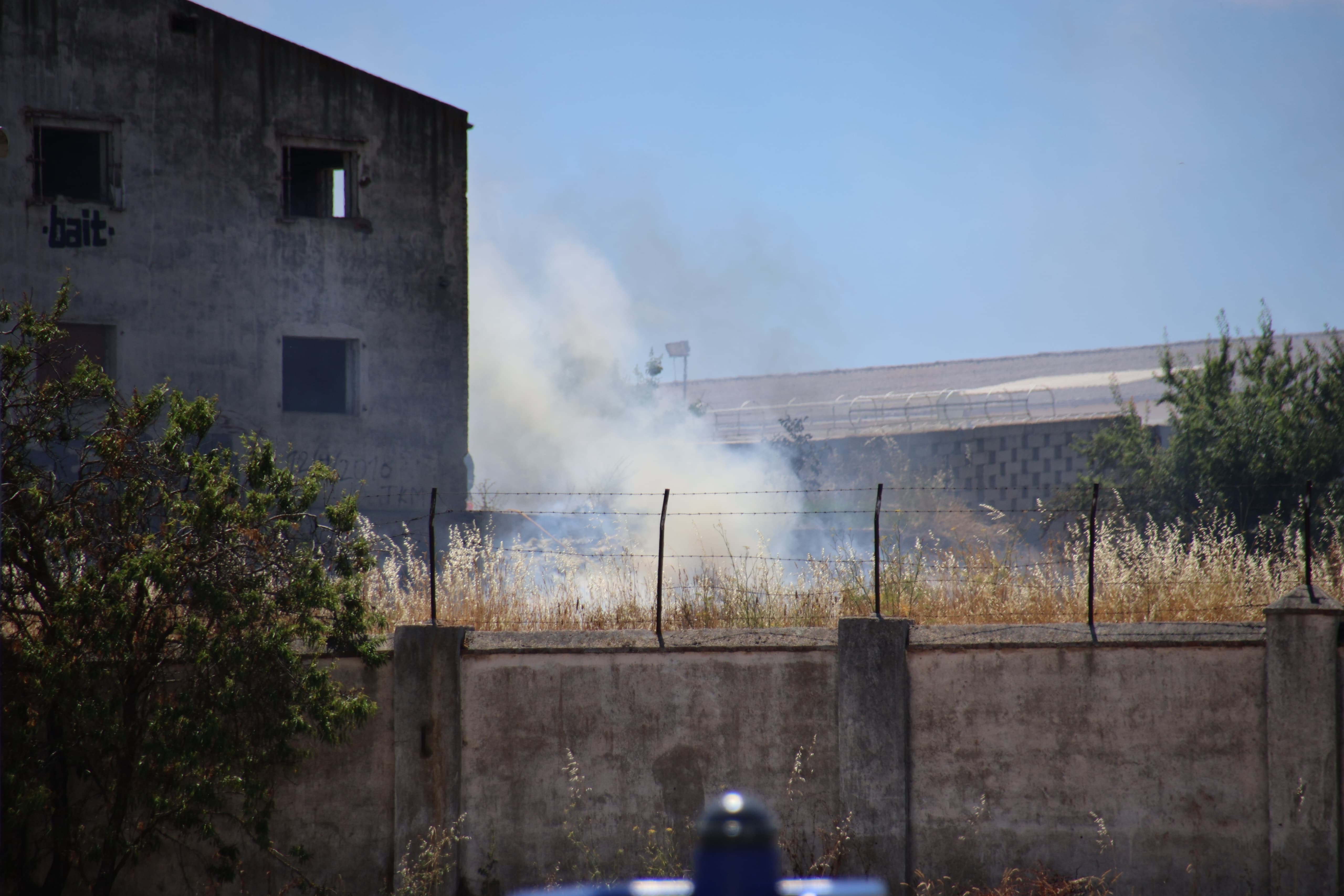 Incendio en las inmediaciones del Centro Comercial Capuchinos (1)