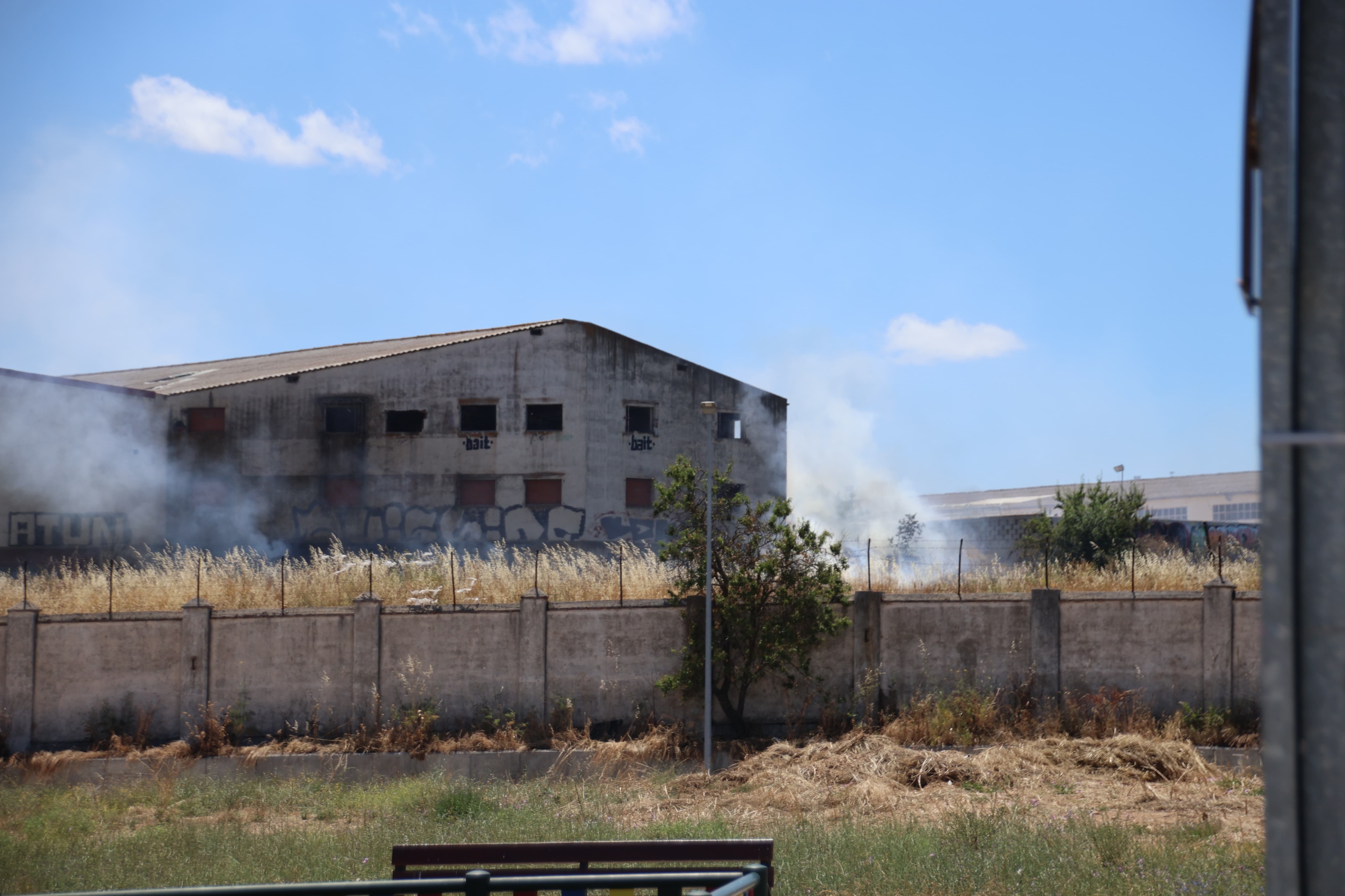 Incendio en las inmediaciones del Centro Comercial Capuchinos (2)