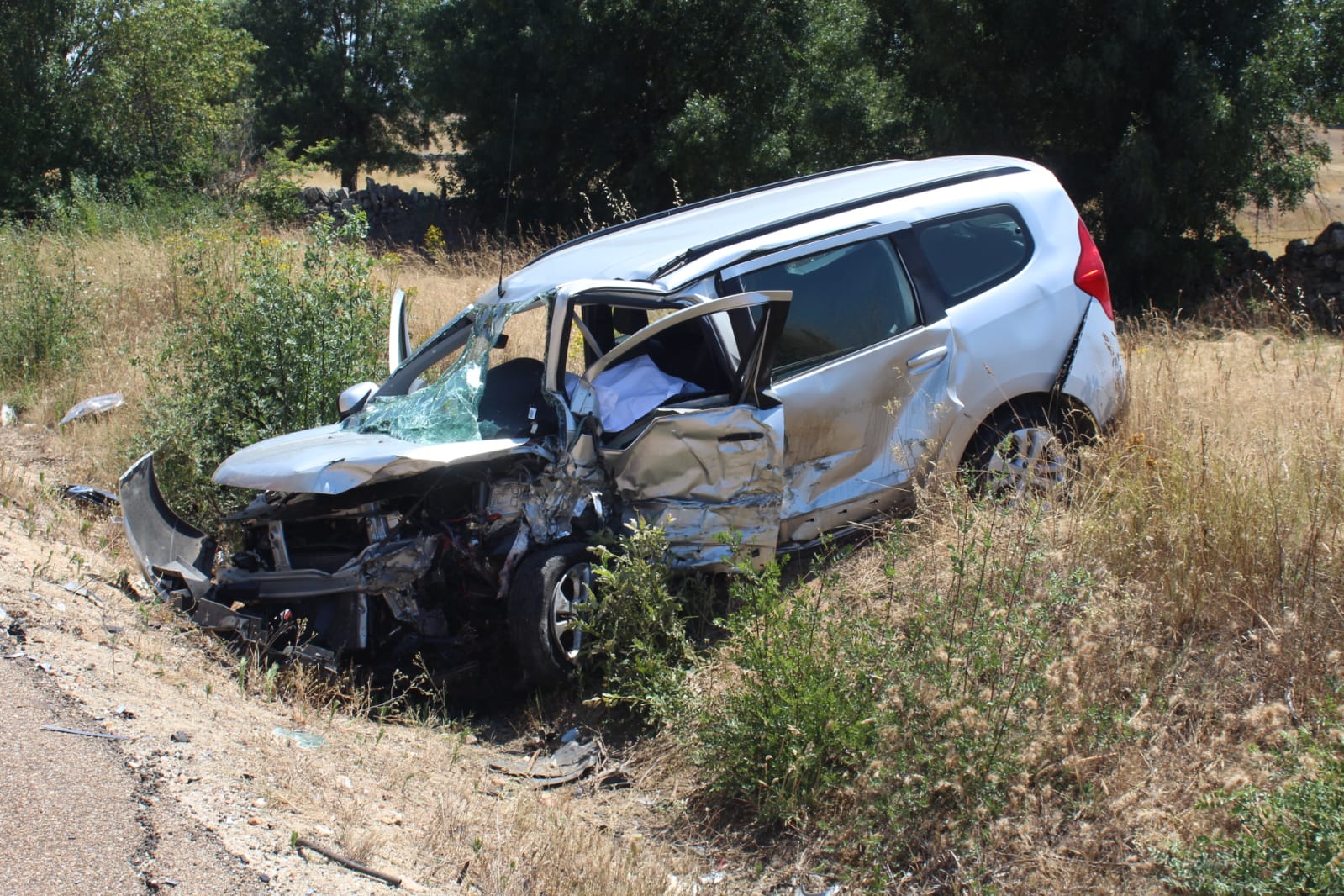 GALERÍA | Accidente mortal en Vitigudino: una mujer fallecida y un herido tras una fuerte colisión entre dos turismos