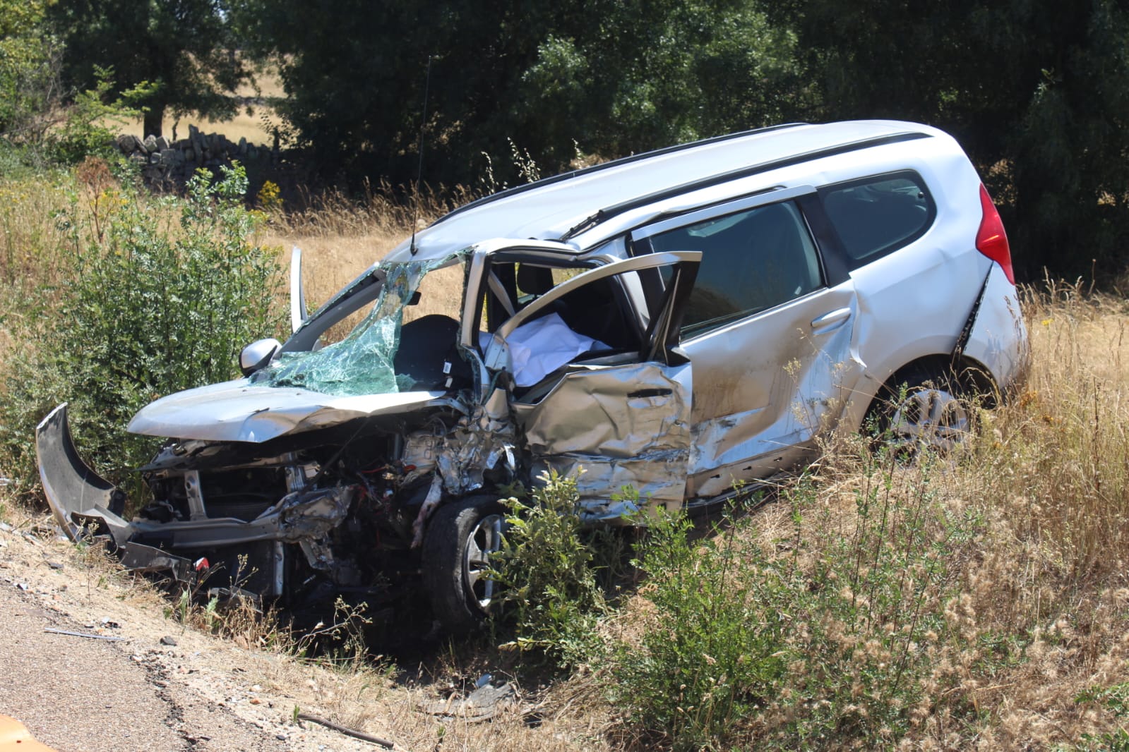 GALERÍA | Accidente mortal en Vitigudino: una mujer fallecida y un herido tras una fuerte colisión entre dos turismos