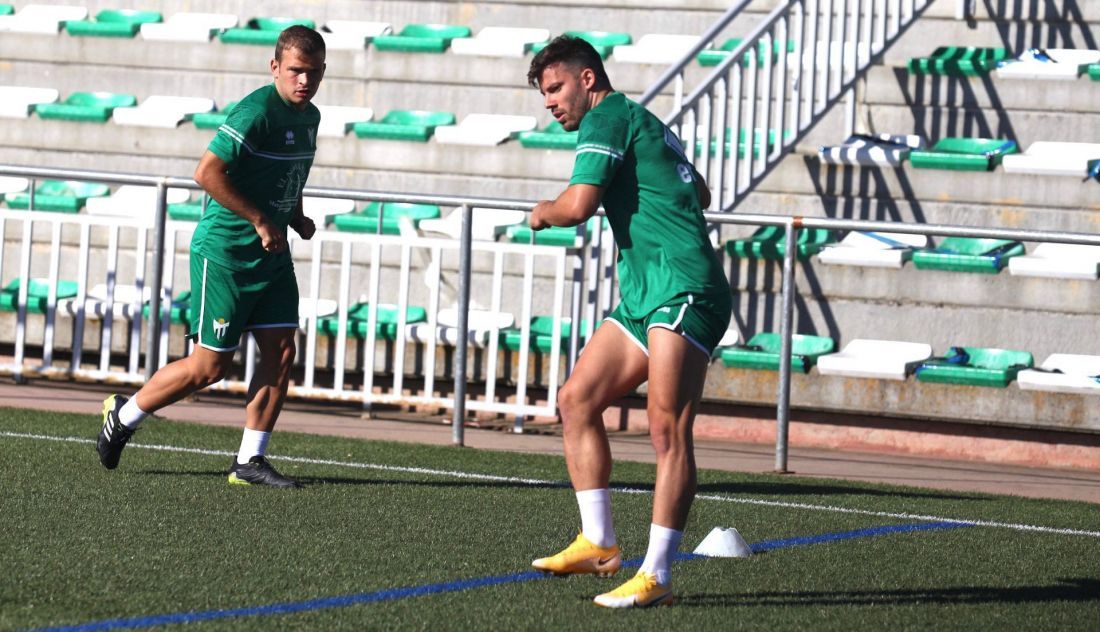 Kike López, en un entrenamiento con el Guijuelo | FOTO CD Guijuelo