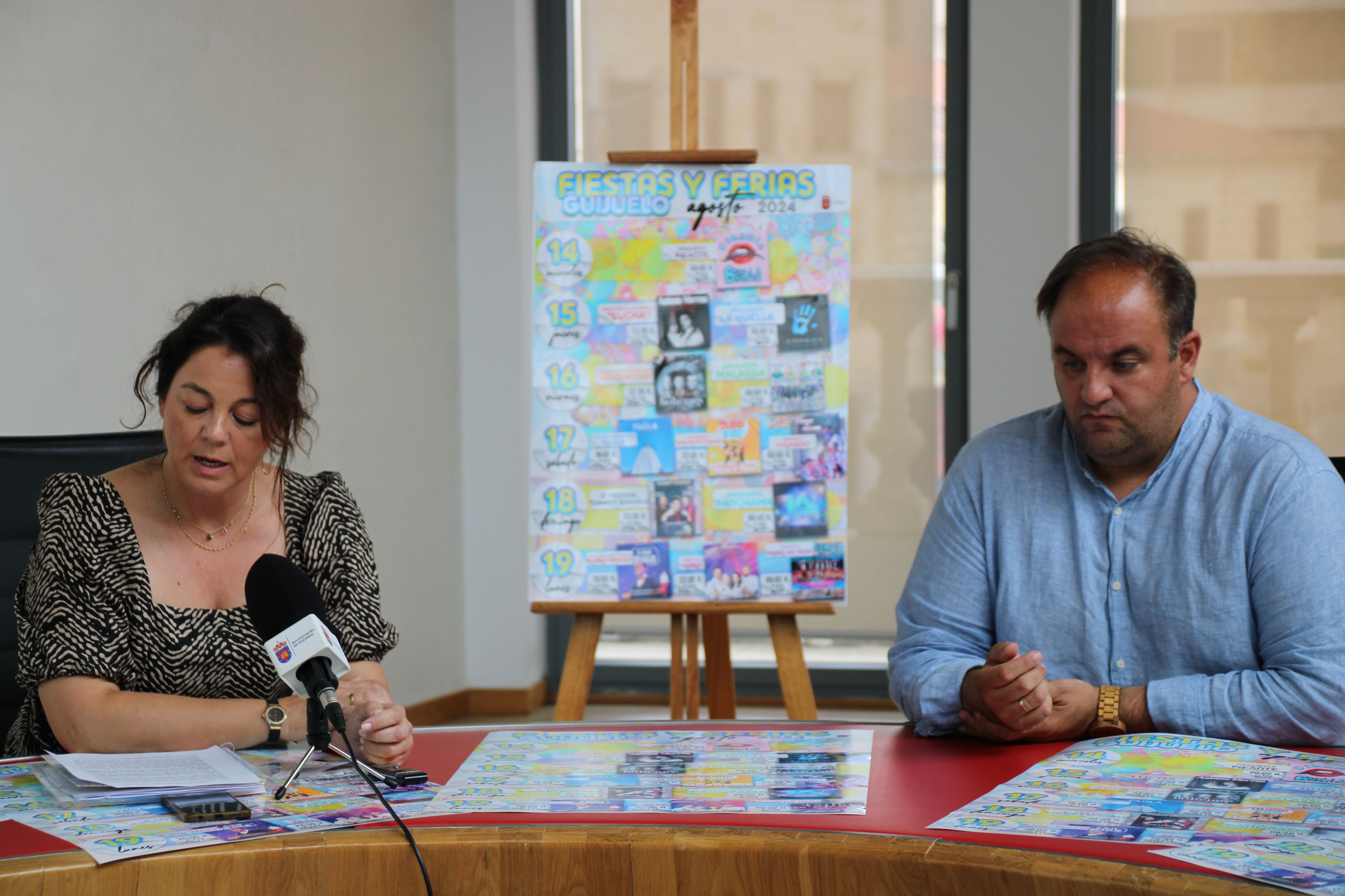 María Jesús Moro y Roberto Martín en la presentación de las Ferias y Fiestas de Guijuelo (3)