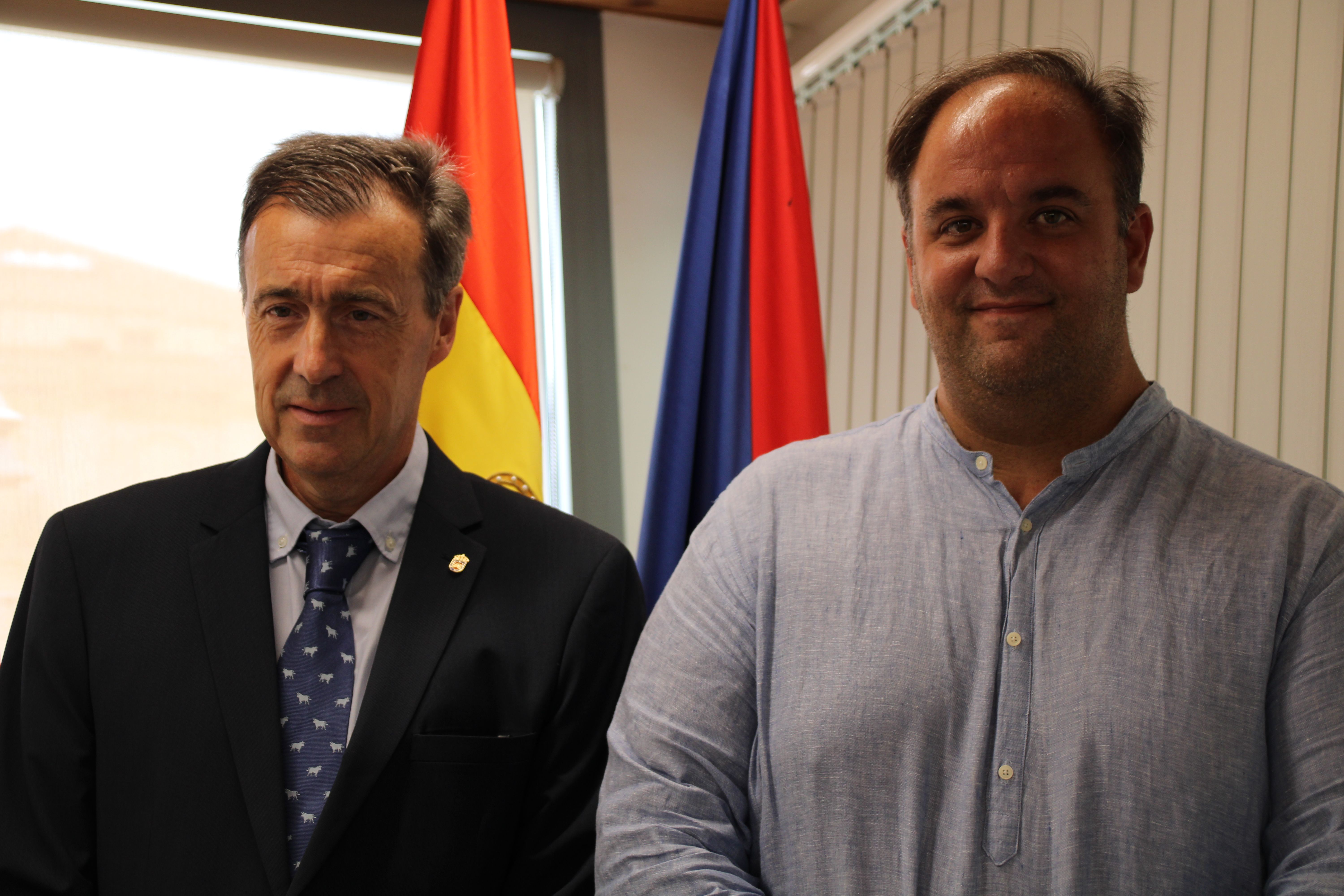 José María Blázquez Rodilla, pregonero de las fiestas de Guijuelo, junto al alcalde, Roberto Martín