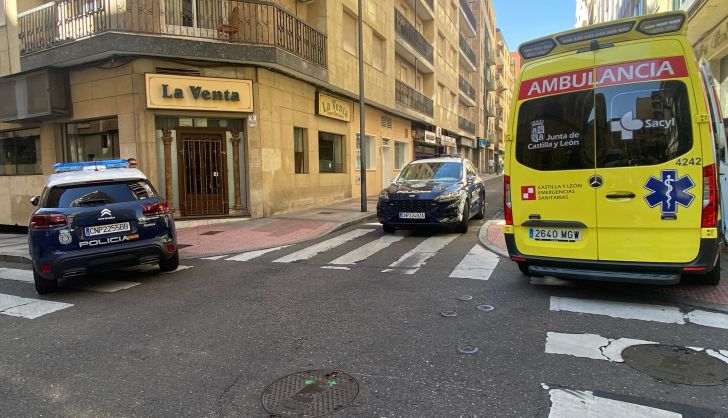  Pelea entre dos sintecho en las inmediaciones de la plaza Julián Sánchez El Charro. Fotos Salamanca24horas