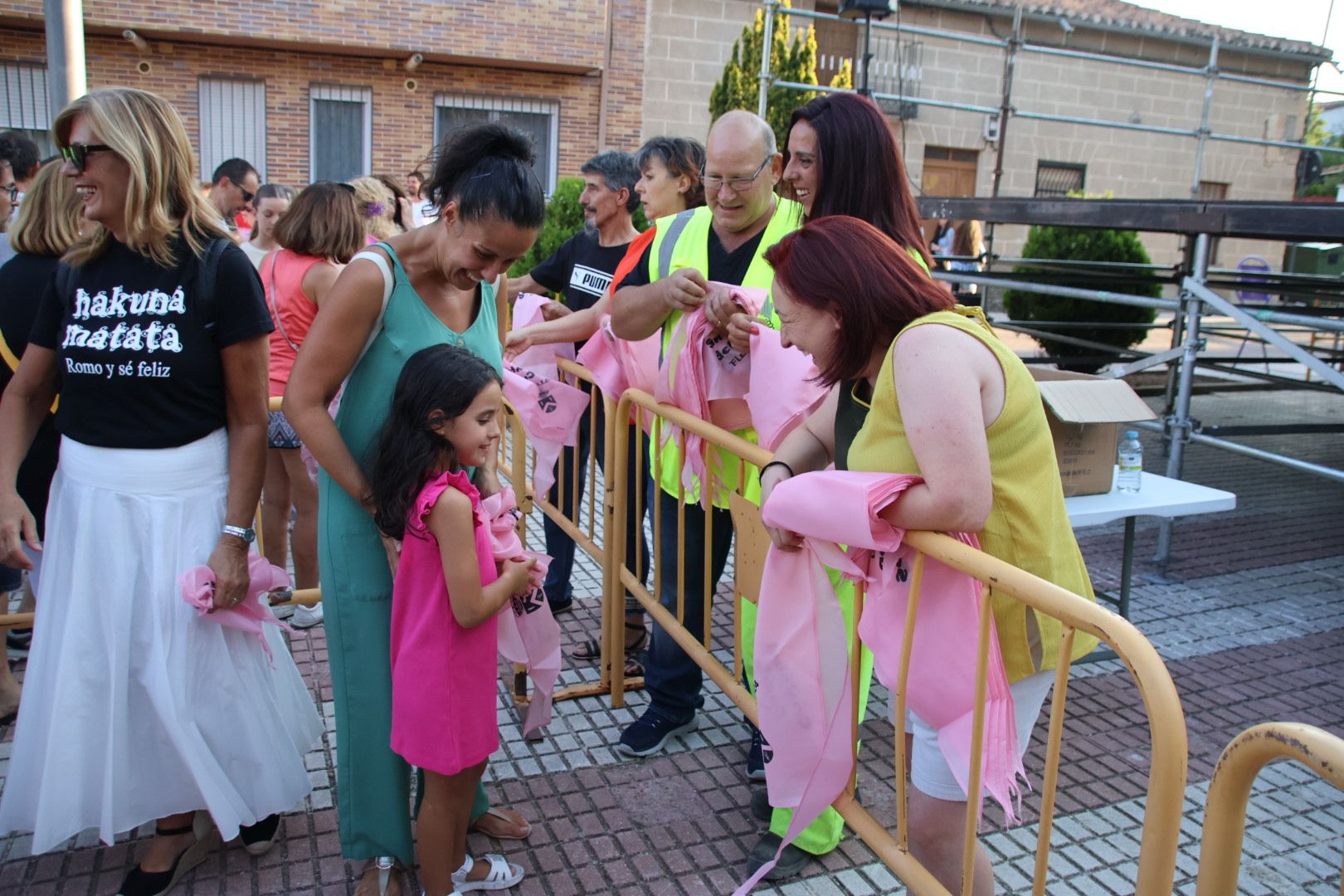 Entrega de pañoletas, pregón y empanada para todos en San Cristóbal de la Cuesta 