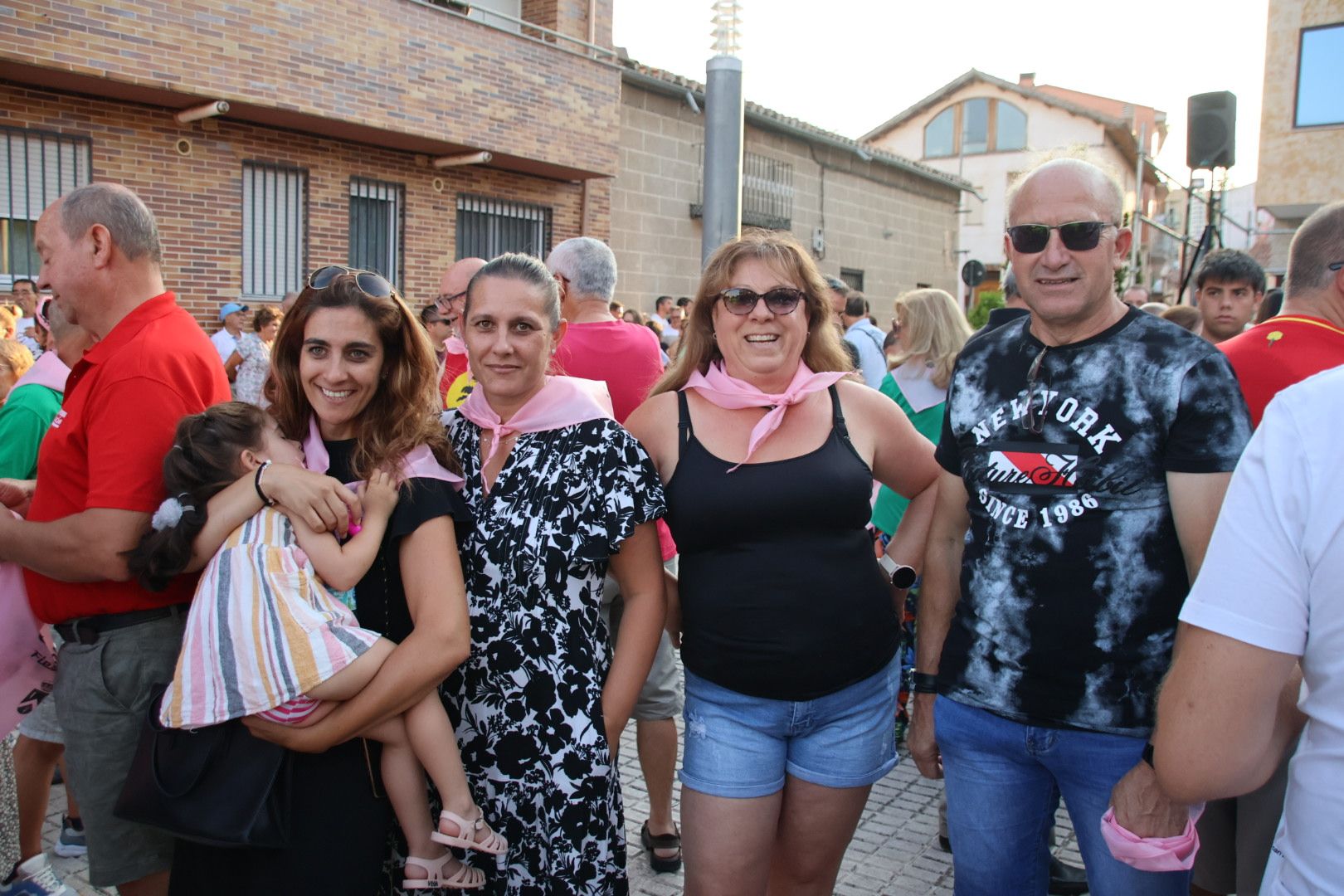 Entrega de pañoletas, pregón y empanada para todos en San Cristóbal de la Cuesta 