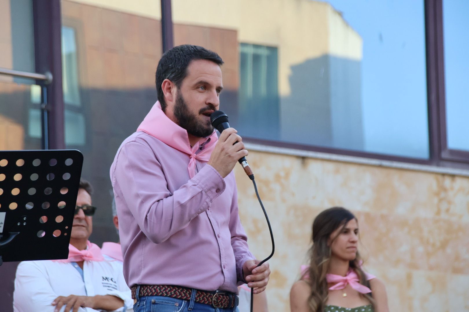 Entrega de pañoletas, pregón y empanada para todos en San Cristóbal de la Cuesta 