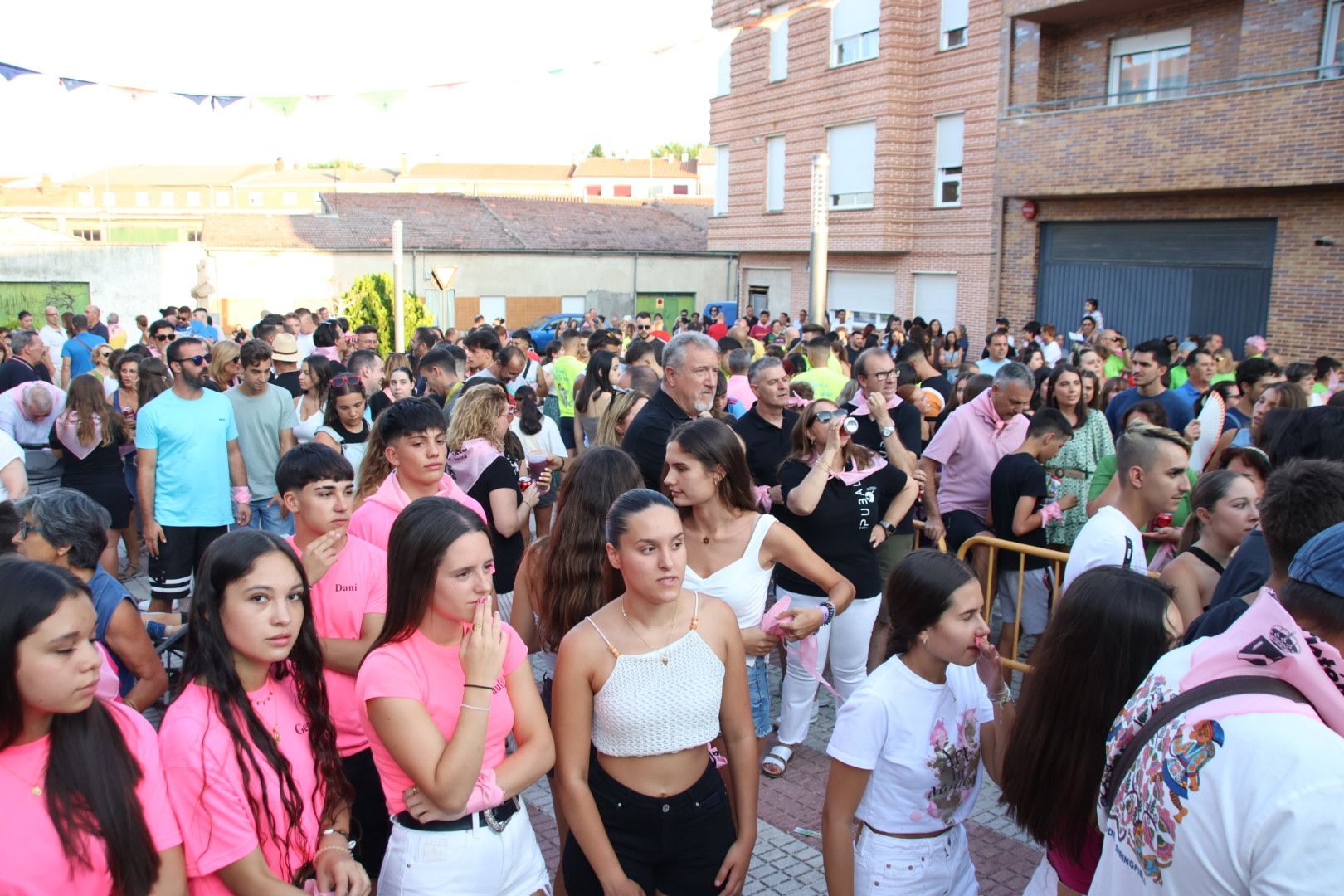 Entrega de pañoletas, pregón y empanada para todos en San Cristóbal de la Cuesta 