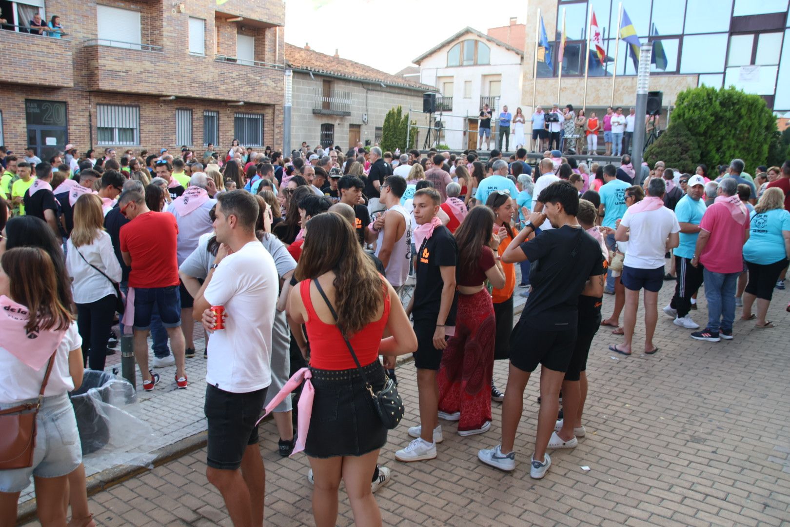 Entrega de pañoletas, pregón y empanada para todos en San Cristóbal de la Cuesta 