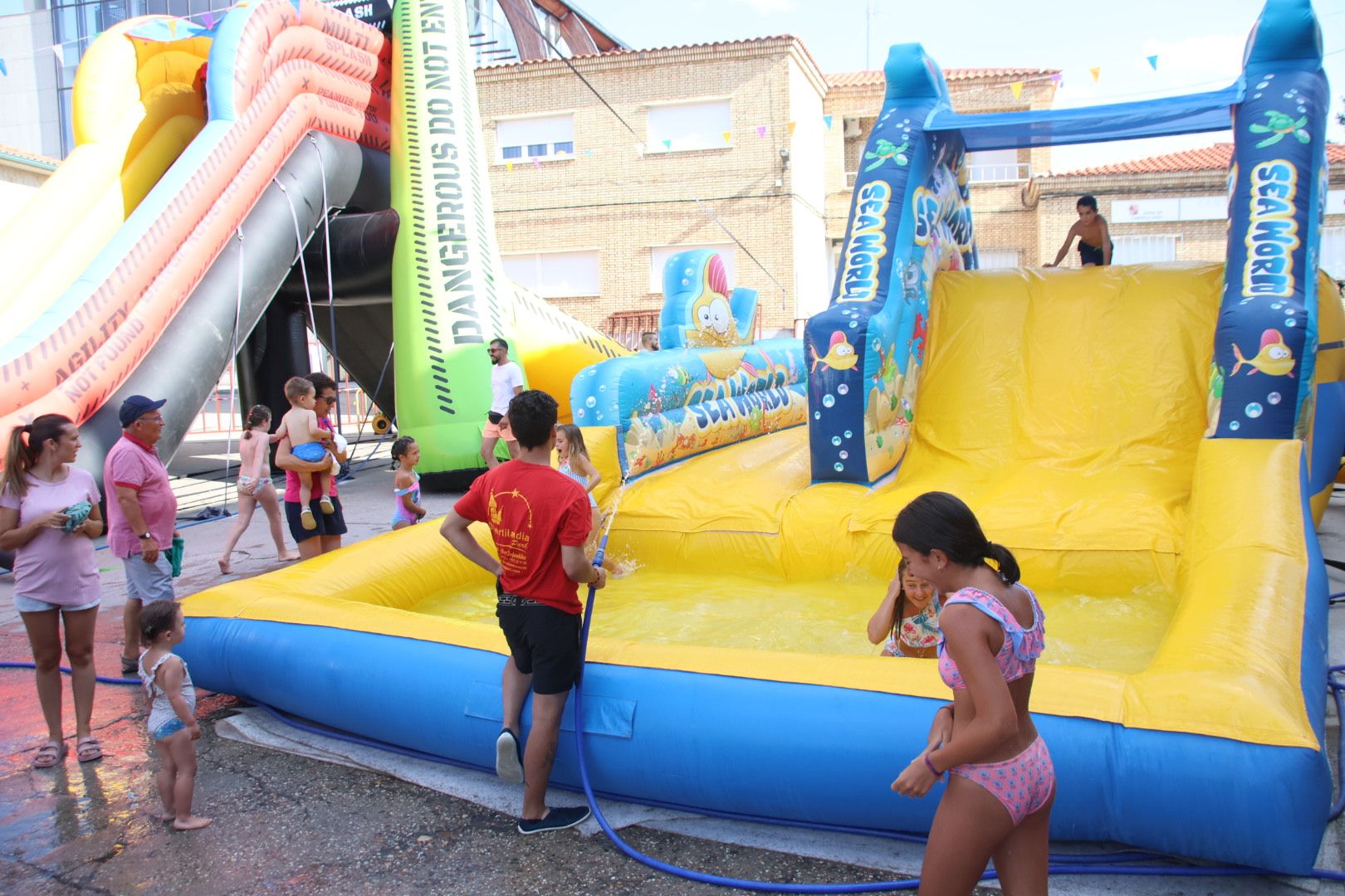 Megatobogán y parque acuático 